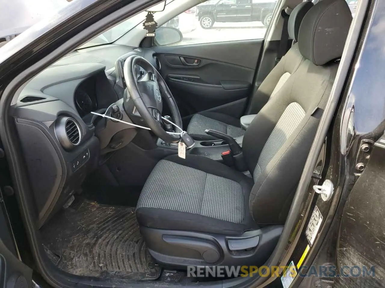 7 Photograph of a damaged car KM8K2CAA3LU563788 HYUNDAI KONA 2020