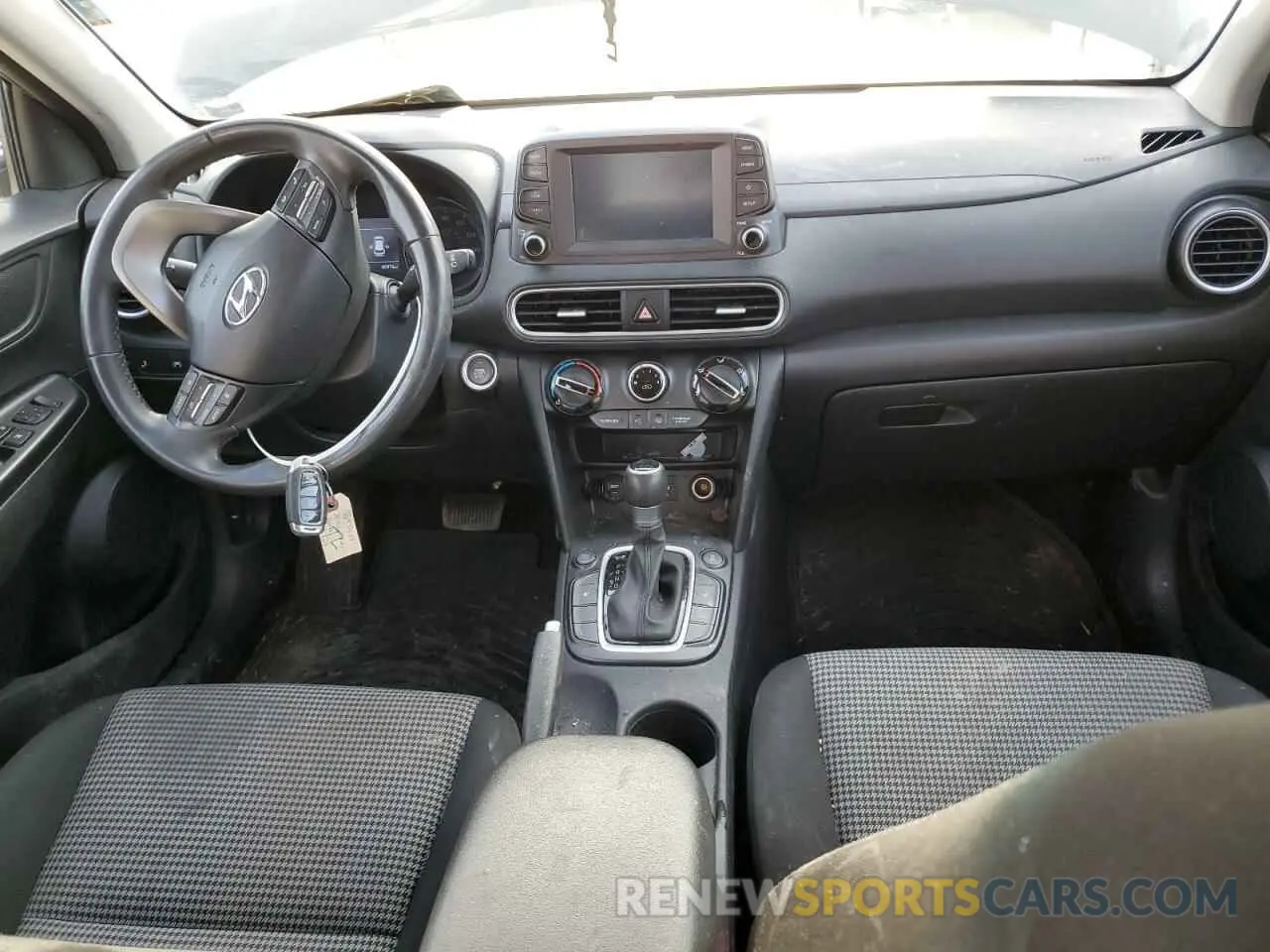 8 Photograph of a damaged car KM8K2CAA3LU563788 HYUNDAI KONA 2020
