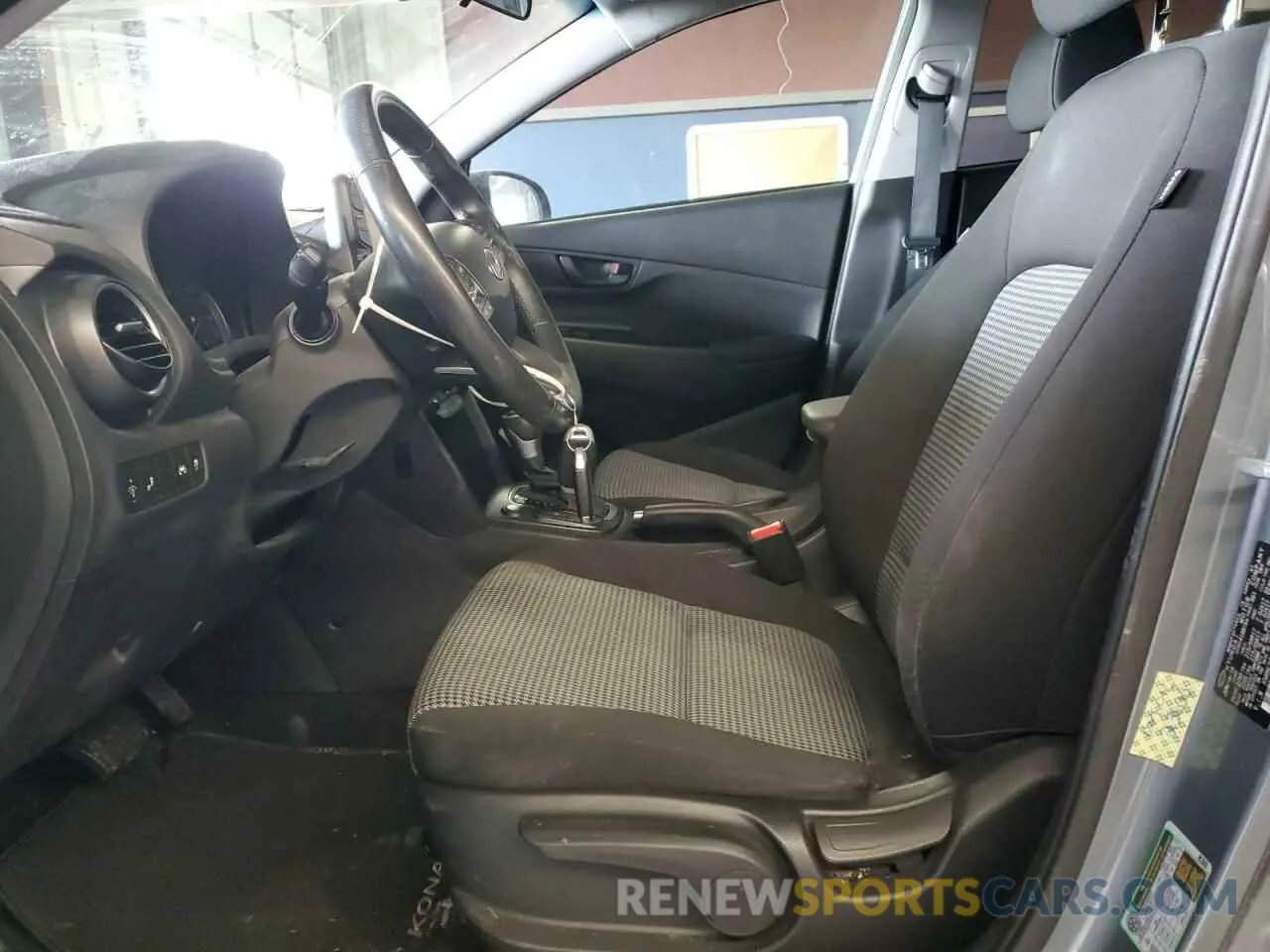 7 Photograph of a damaged car KM8K2CAA4LU403726 HYUNDAI KONA 2020