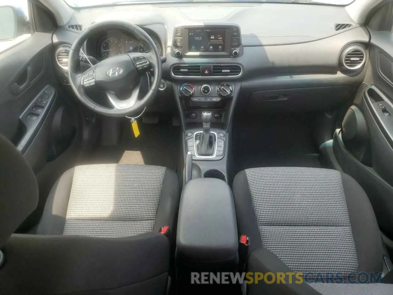 8 Photograph of a damaged car KM8K2CAA4LU569695 HYUNDAI KONA 2020