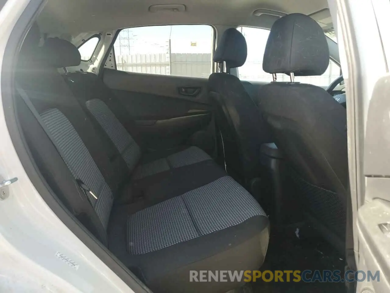 11 Photograph of a damaged car KM8K2CAA5LU399086 HYUNDAI KONA 2020