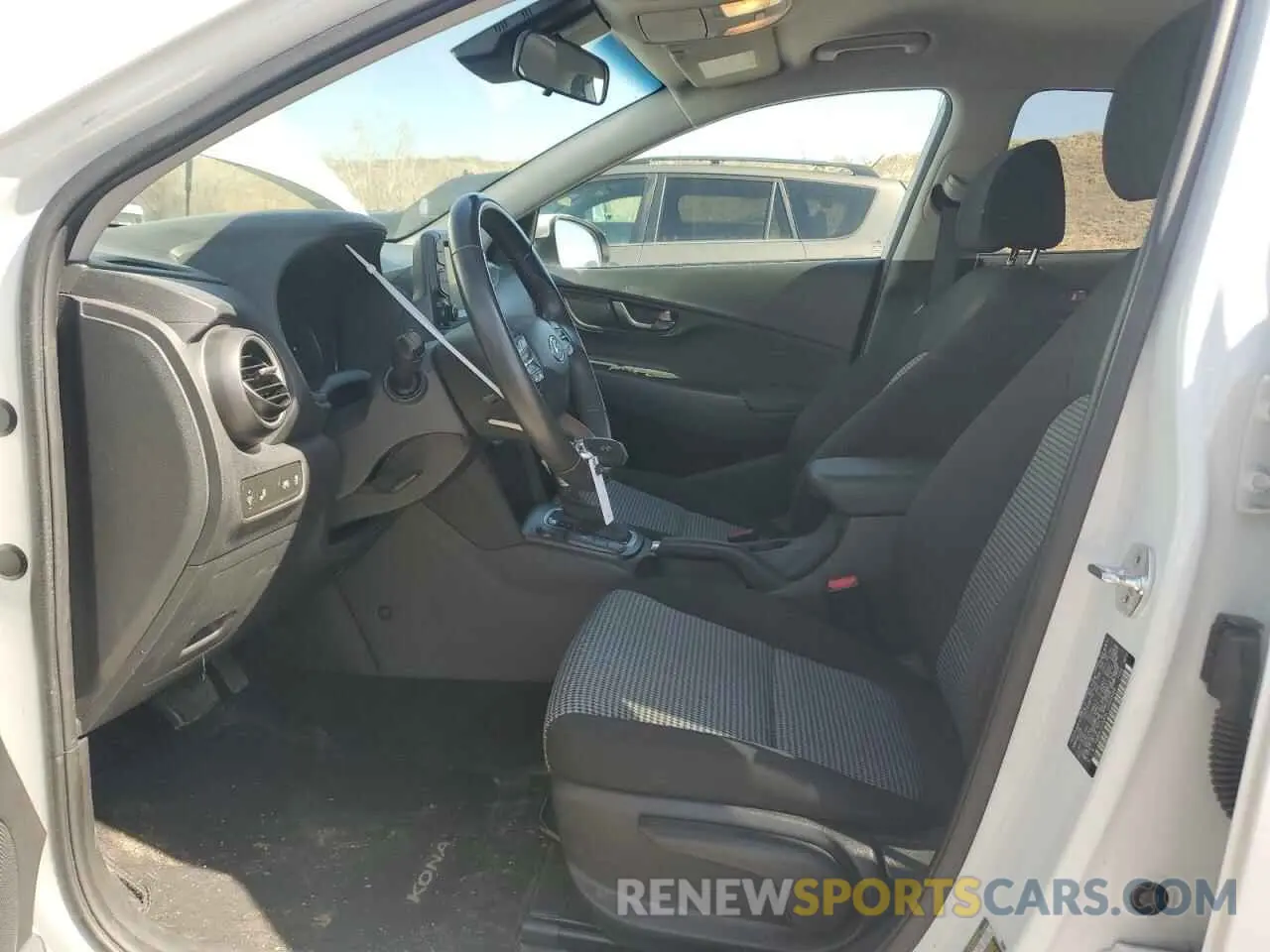 7 Photograph of a damaged car KM8K2CAA5LU399086 HYUNDAI KONA 2020