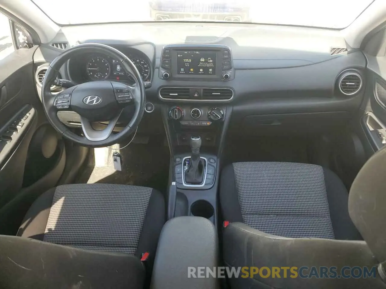 8 Photograph of a damaged car KM8K2CAA5LU399086 HYUNDAI KONA 2020