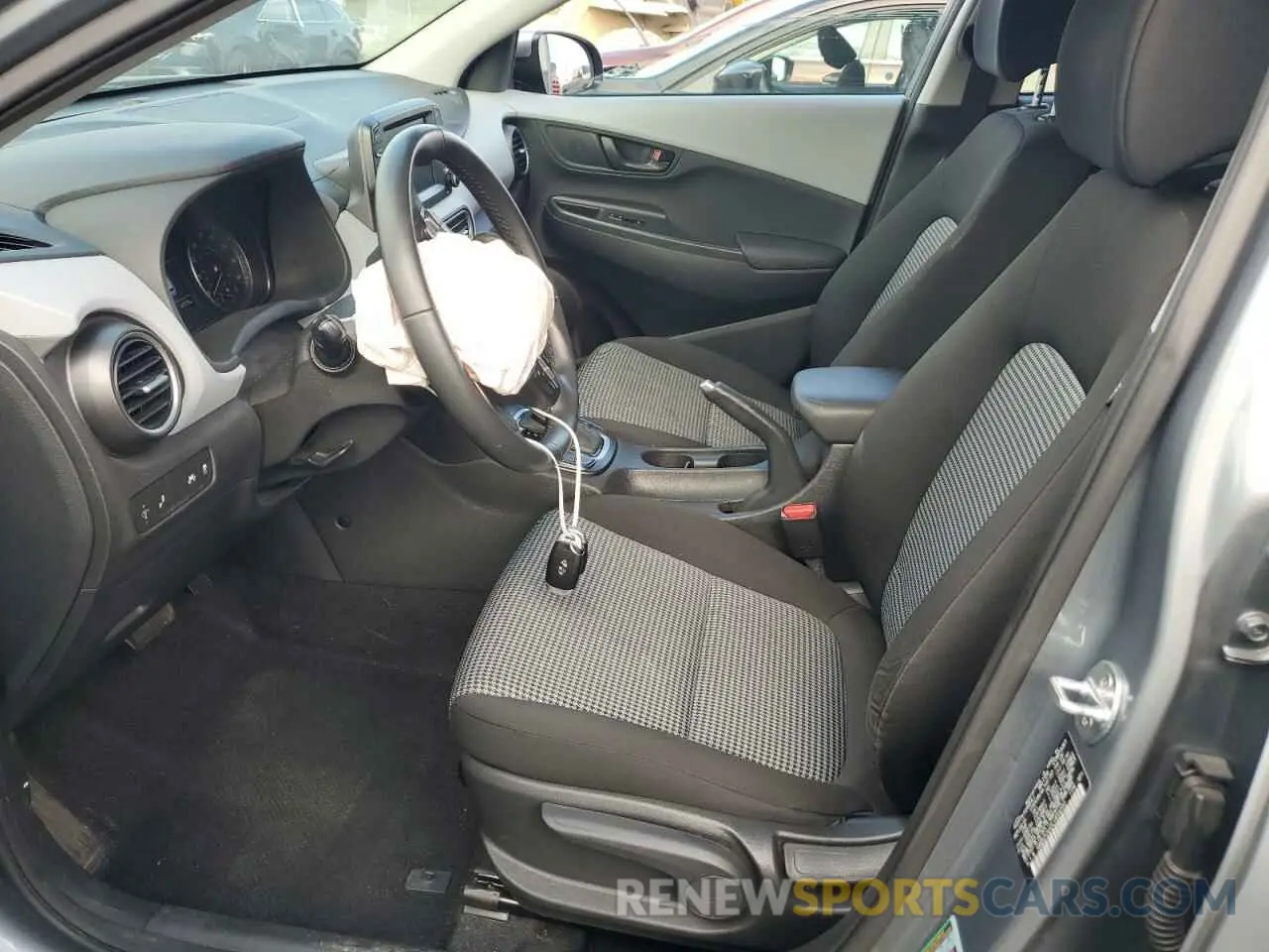 7 Photograph of a damaged car KM8K2CAA5LU454250 HYUNDAI KONA 2020