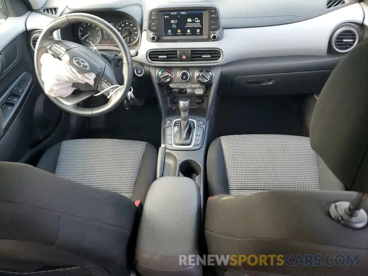8 Photograph of a damaged car KM8K2CAA5LU454250 HYUNDAI KONA 2020