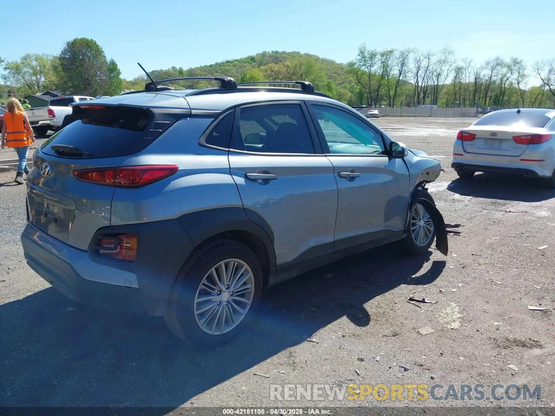 4 Photograph of a damaged car KM8K2CAA5LU571729 HYUNDAI KONA 2020