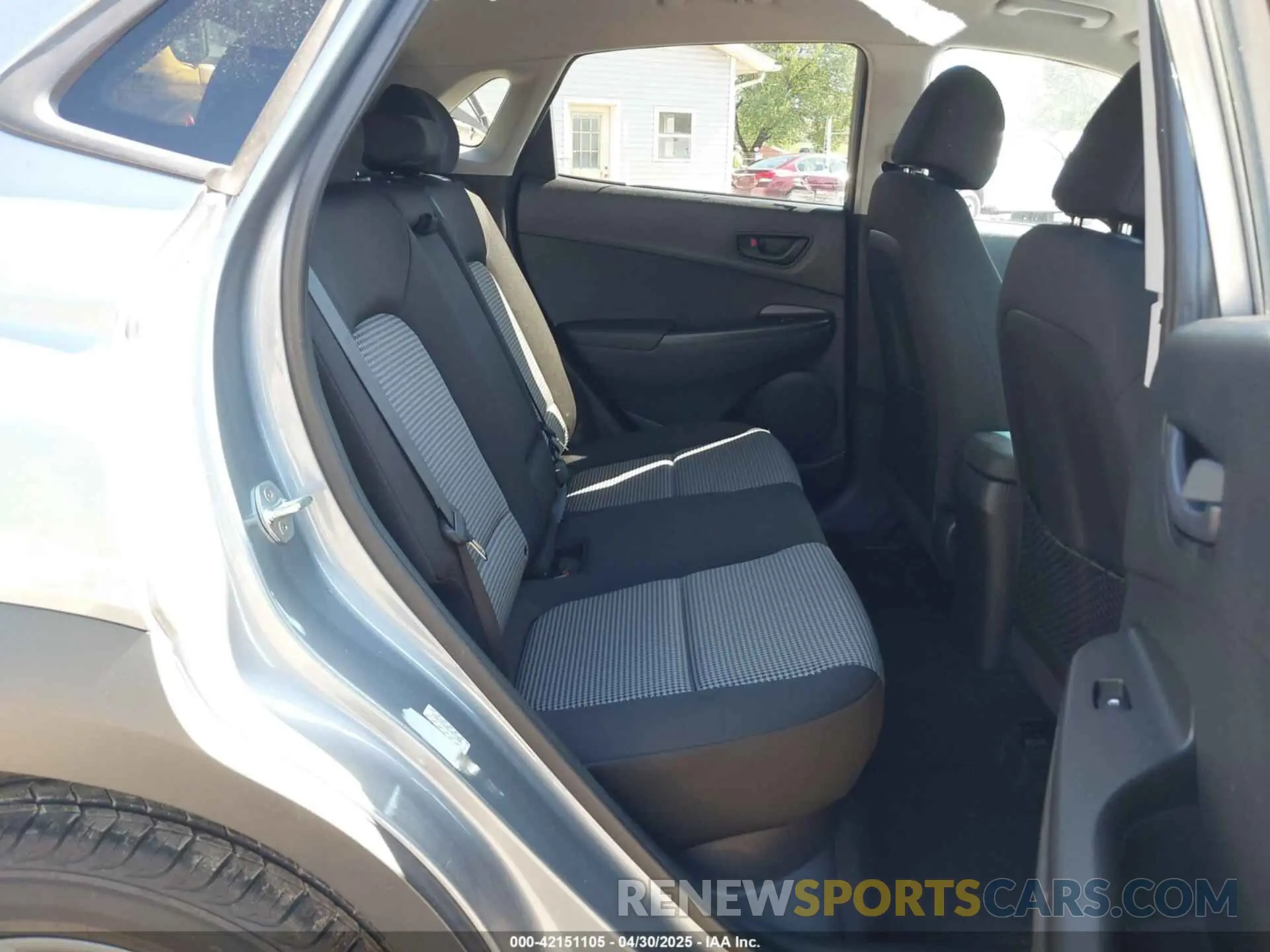 8 Photograph of a damaged car KM8K2CAA5LU571729 HYUNDAI KONA 2020