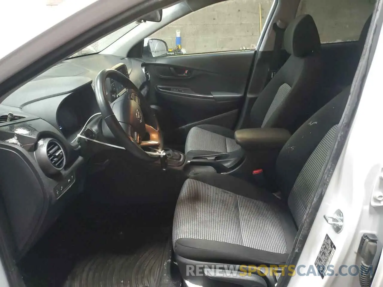 7 Photograph of a damaged car KM8K2CAA7LU498377 HYUNDAI KONA 2020