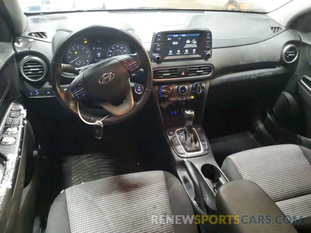 8 Photograph of a damaged car KM8K2CAA7LU498377 HYUNDAI KONA 2020