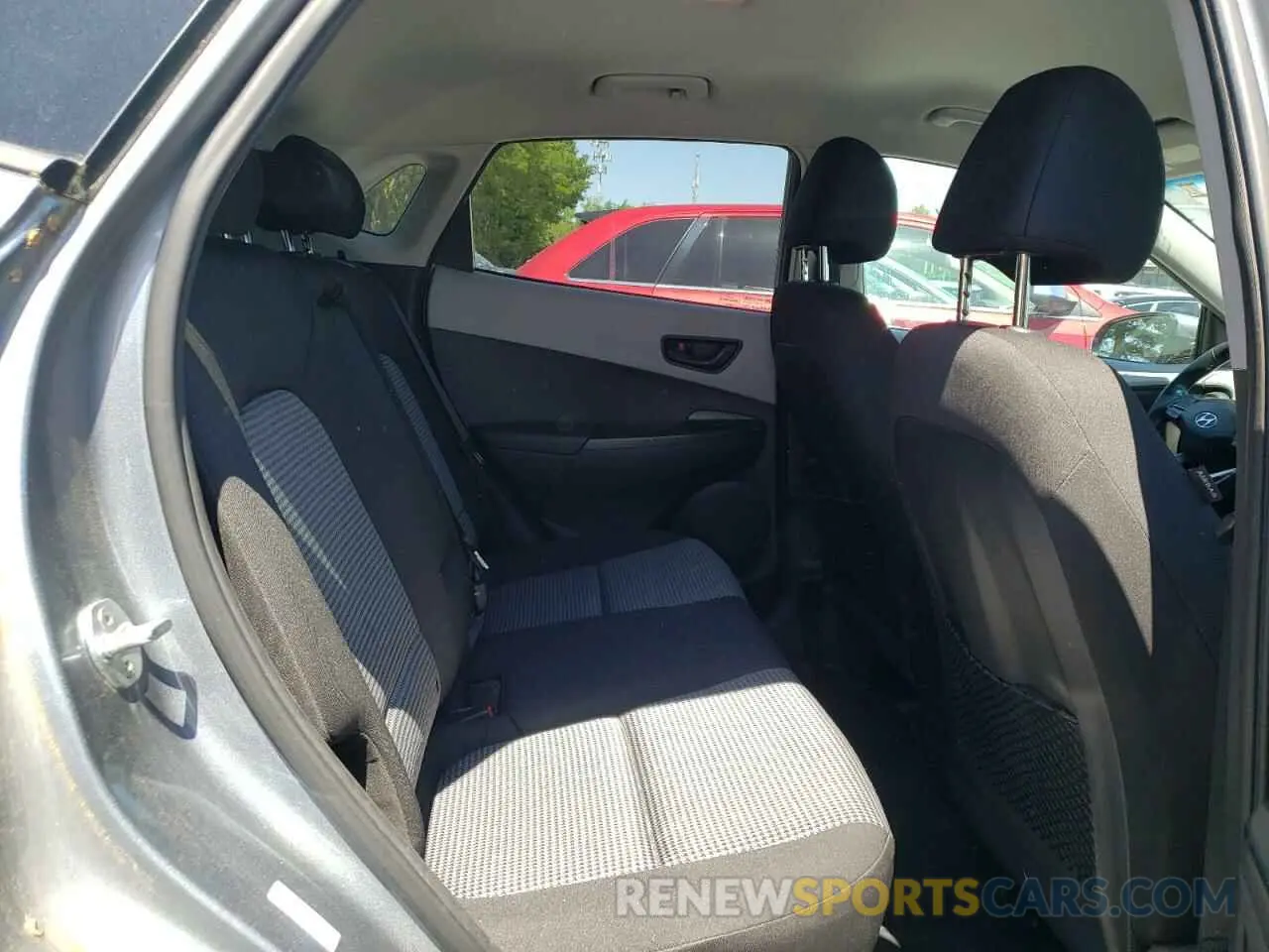 11 Photograph of a damaged car KM8K2CAA8LU475853 HYUNDAI KONA 2020