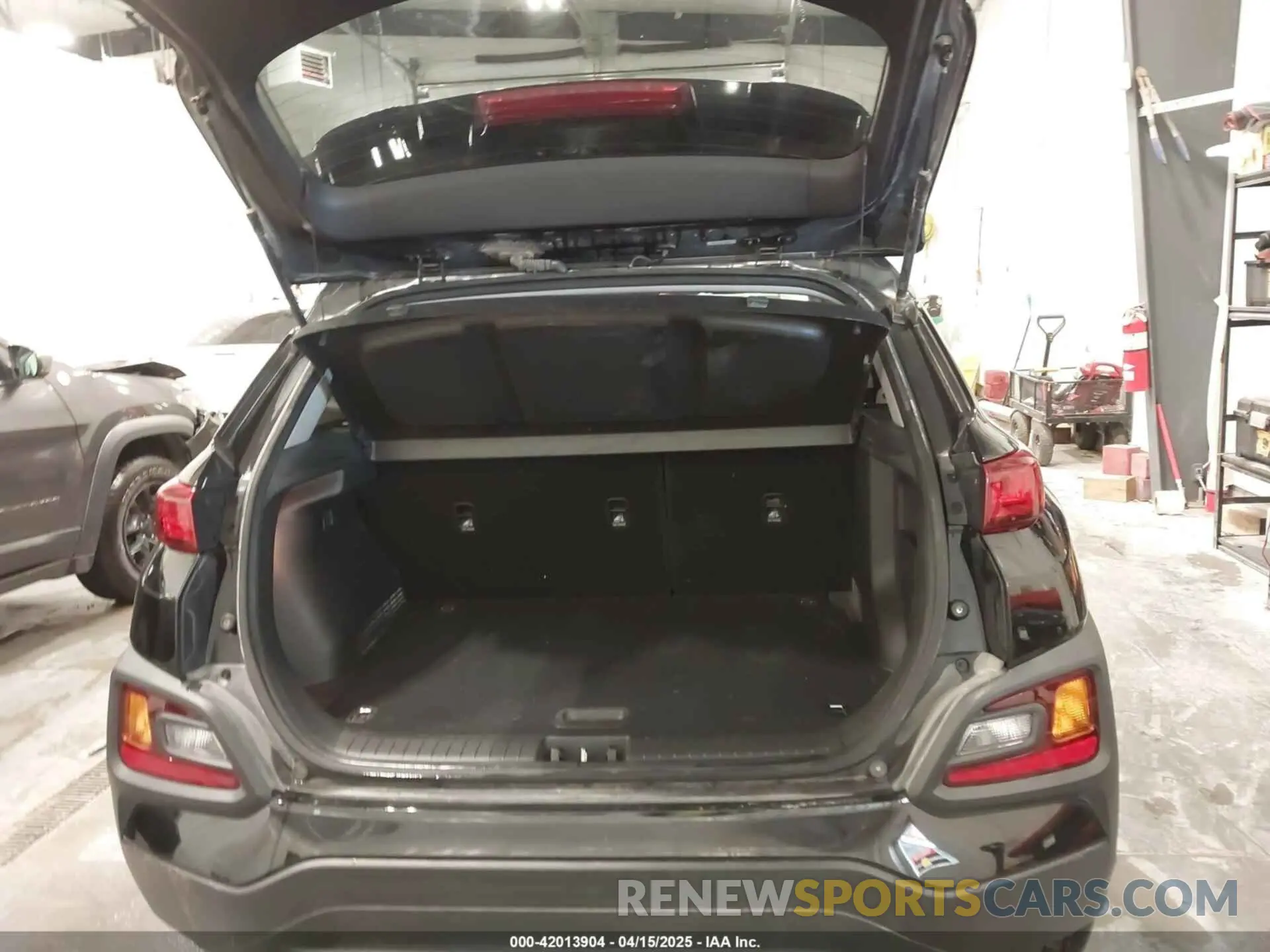 17 Photograph of a damaged car KM8K2CAA8LU568288 HYUNDAI KONA 2020