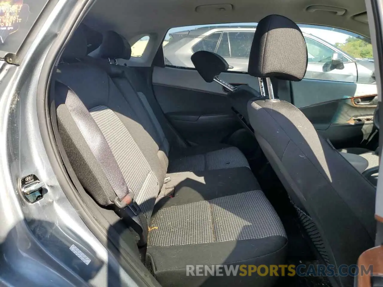 10 Photograph of a damaged car KM8K2CAA9LU424054 HYUNDAI KONA 2020