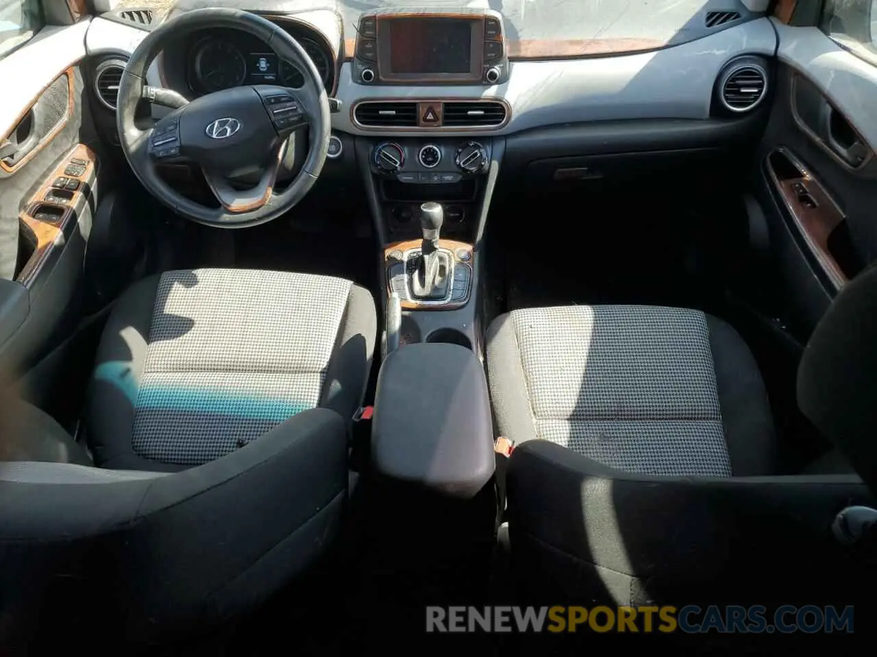 8 Photograph of a damaged car KM8K2CAA9LU424054 HYUNDAI KONA 2020