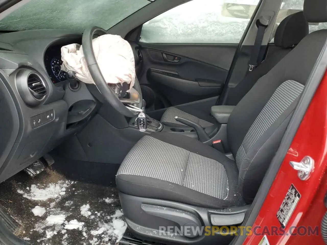 7 Photograph of a damaged car KM8K2CAA9LU588534 HYUNDAI KONA 2020