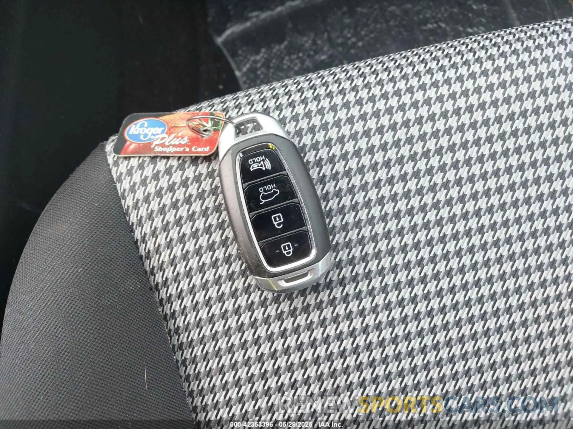 11 Photograph of a damaged car KM8K2CAAXLU473764 HYUNDAI KONA 2020