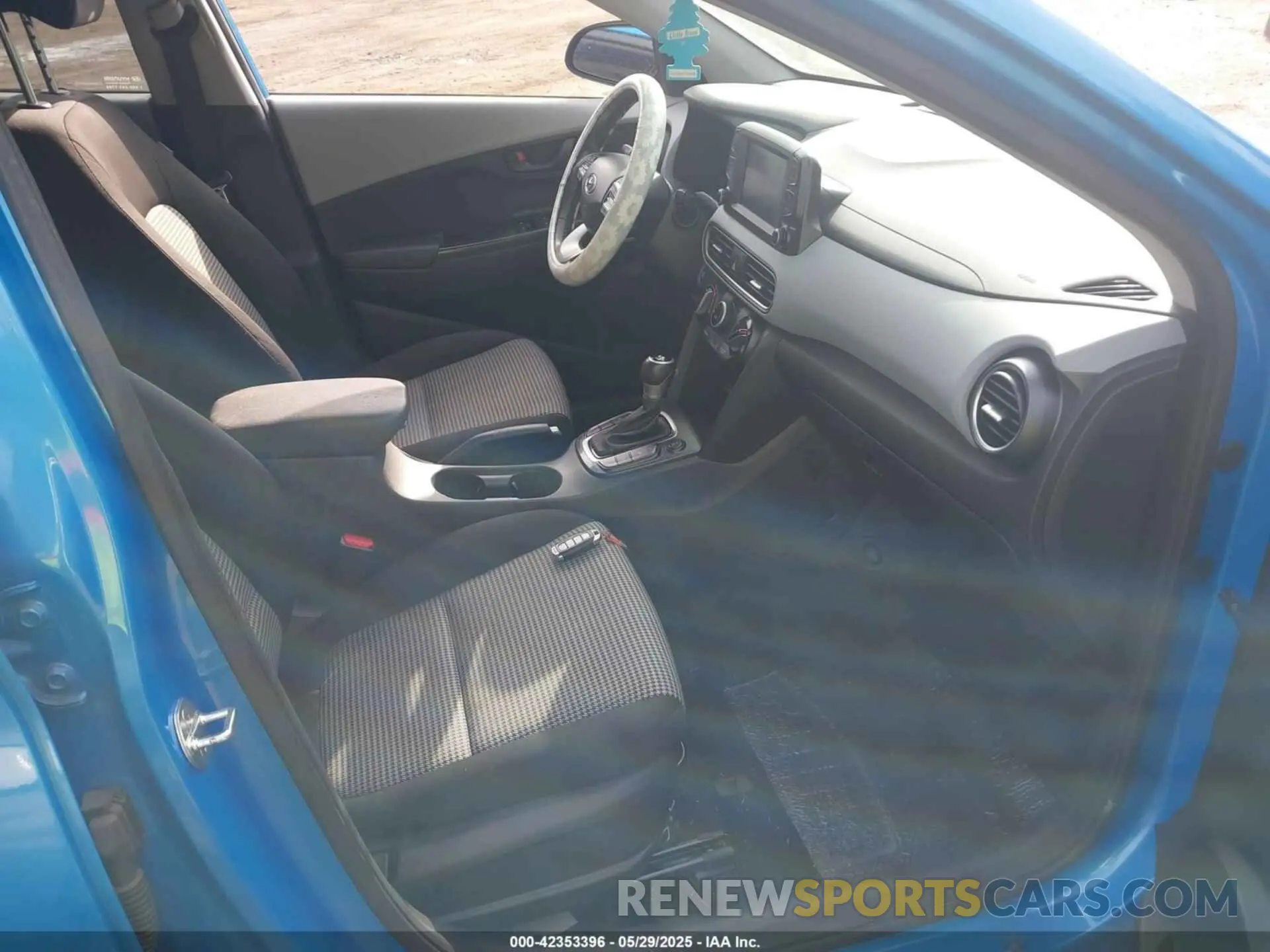 5 Photograph of a damaged car KM8K2CAAXLU473764 HYUNDAI KONA 2020