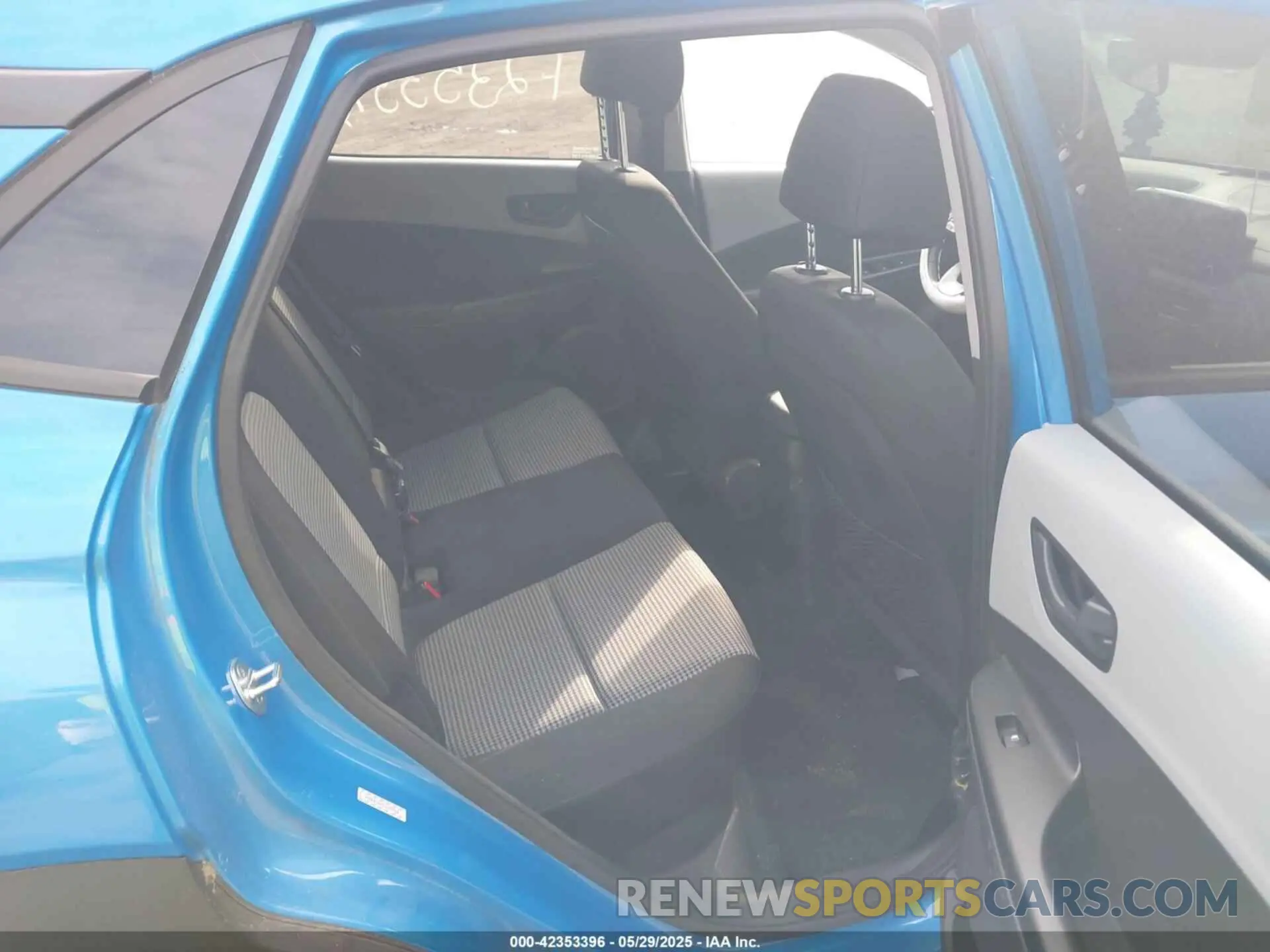 8 Photograph of a damaged car KM8K2CAAXLU473764 HYUNDAI KONA 2020