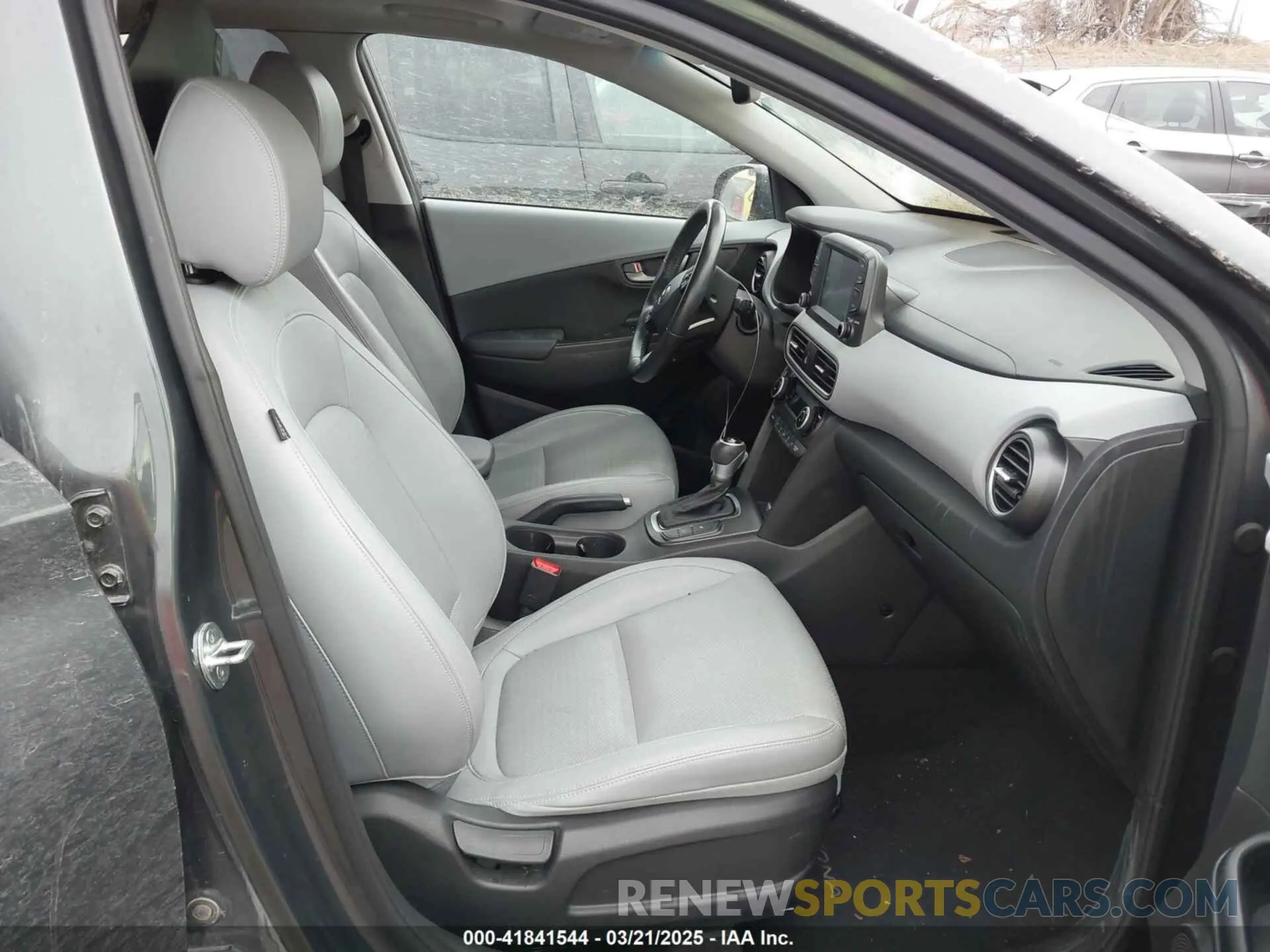 5 Photograph of a damaged car KM8K33A53LU567341 HYUNDAI KONA 2020