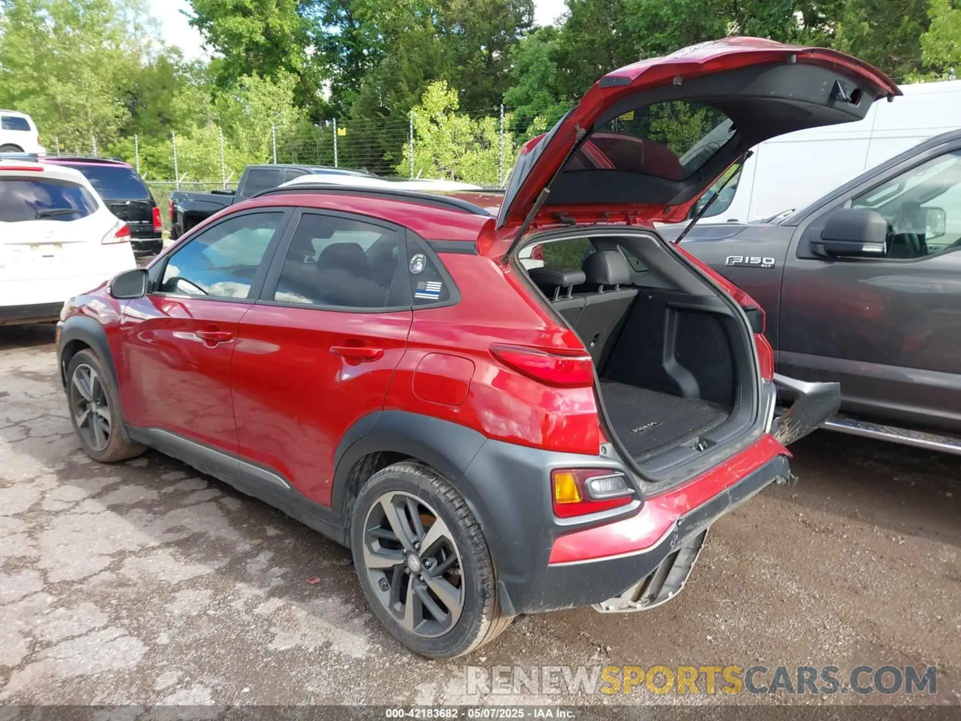 3 Photograph of a damaged car KM8K33A55LU546104 HYUNDAI KONA 2020