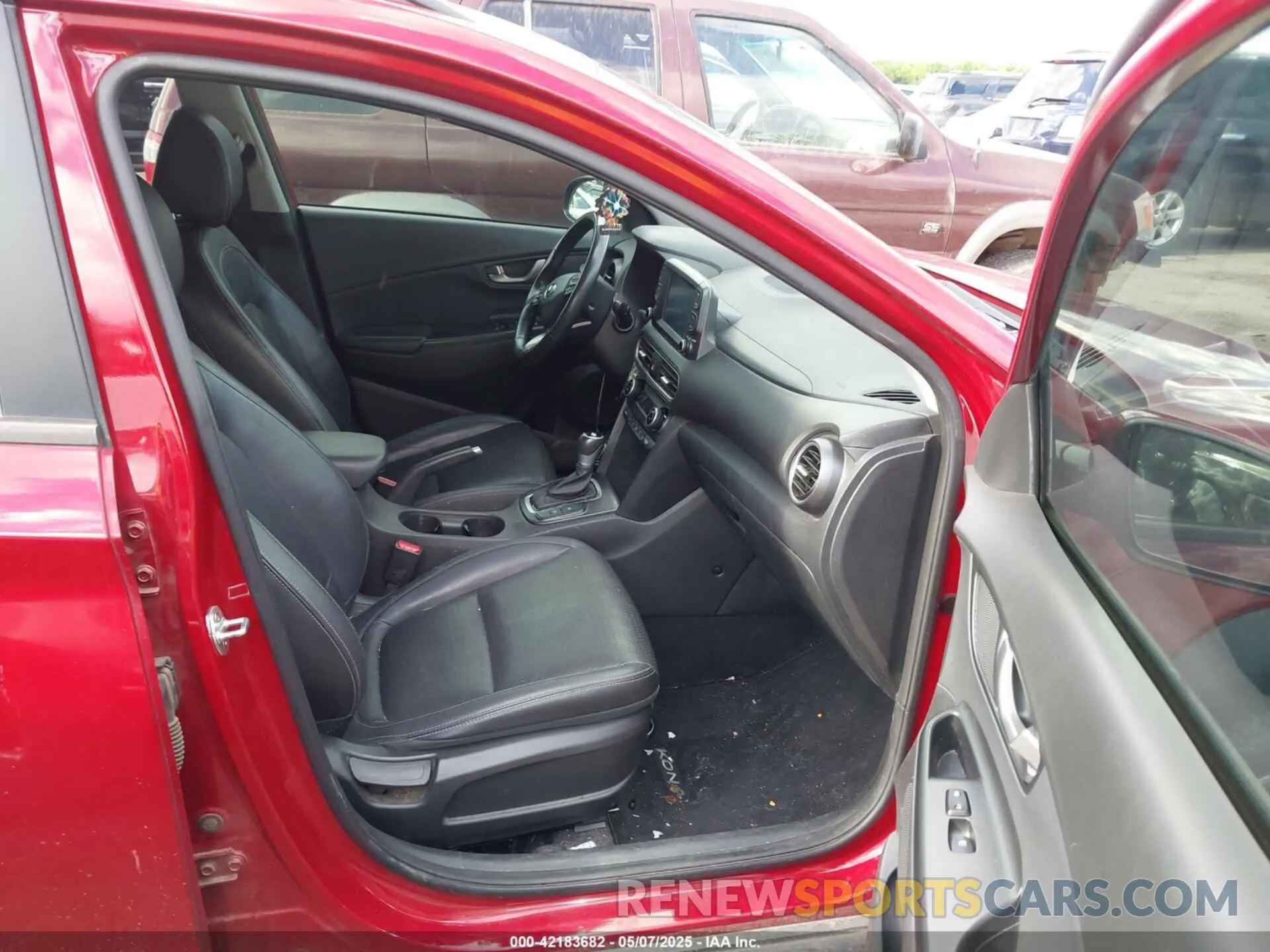 5 Photograph of a damaged car KM8K33A55LU546104 HYUNDAI KONA 2020
