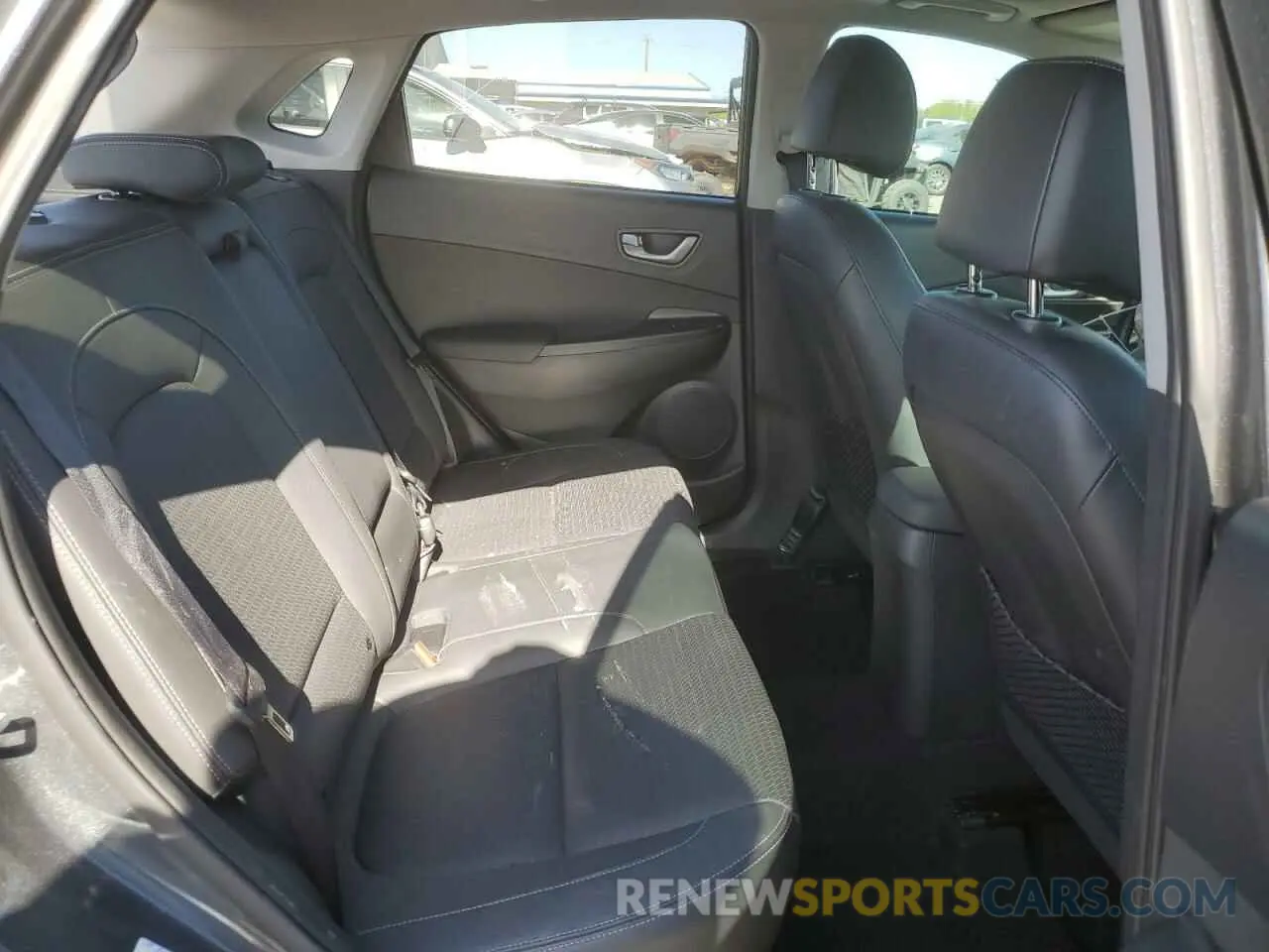 11 Photograph of a damaged car KM8K33A5XLU410891 HYUNDAI KONA 2020