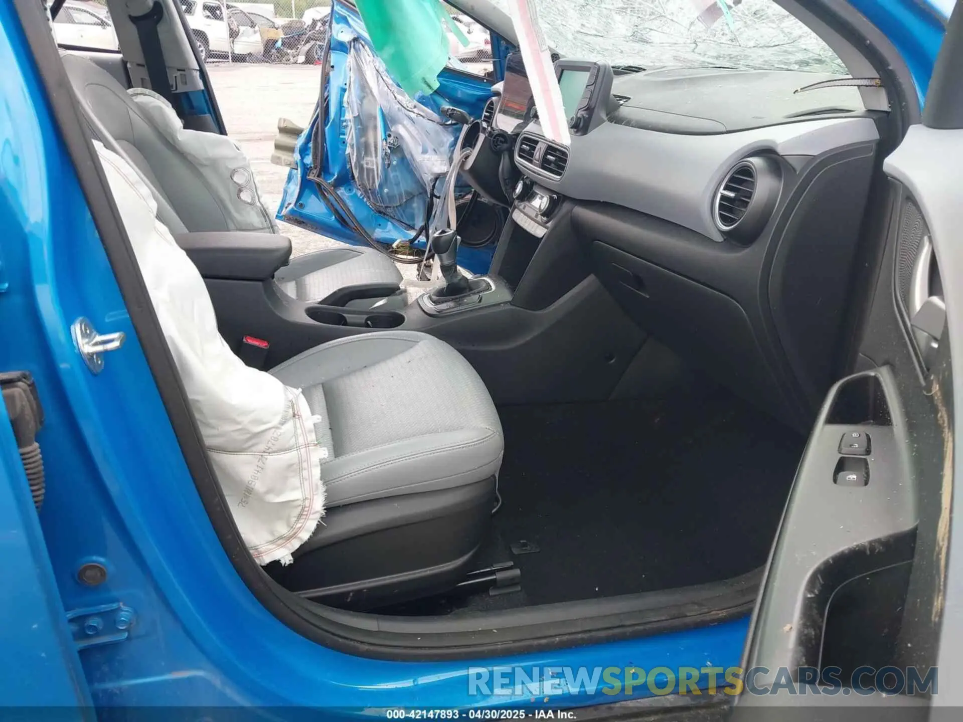 5 Photograph of a damaged car KM8K33A5XLU513034 HYUNDAI KONA 2020