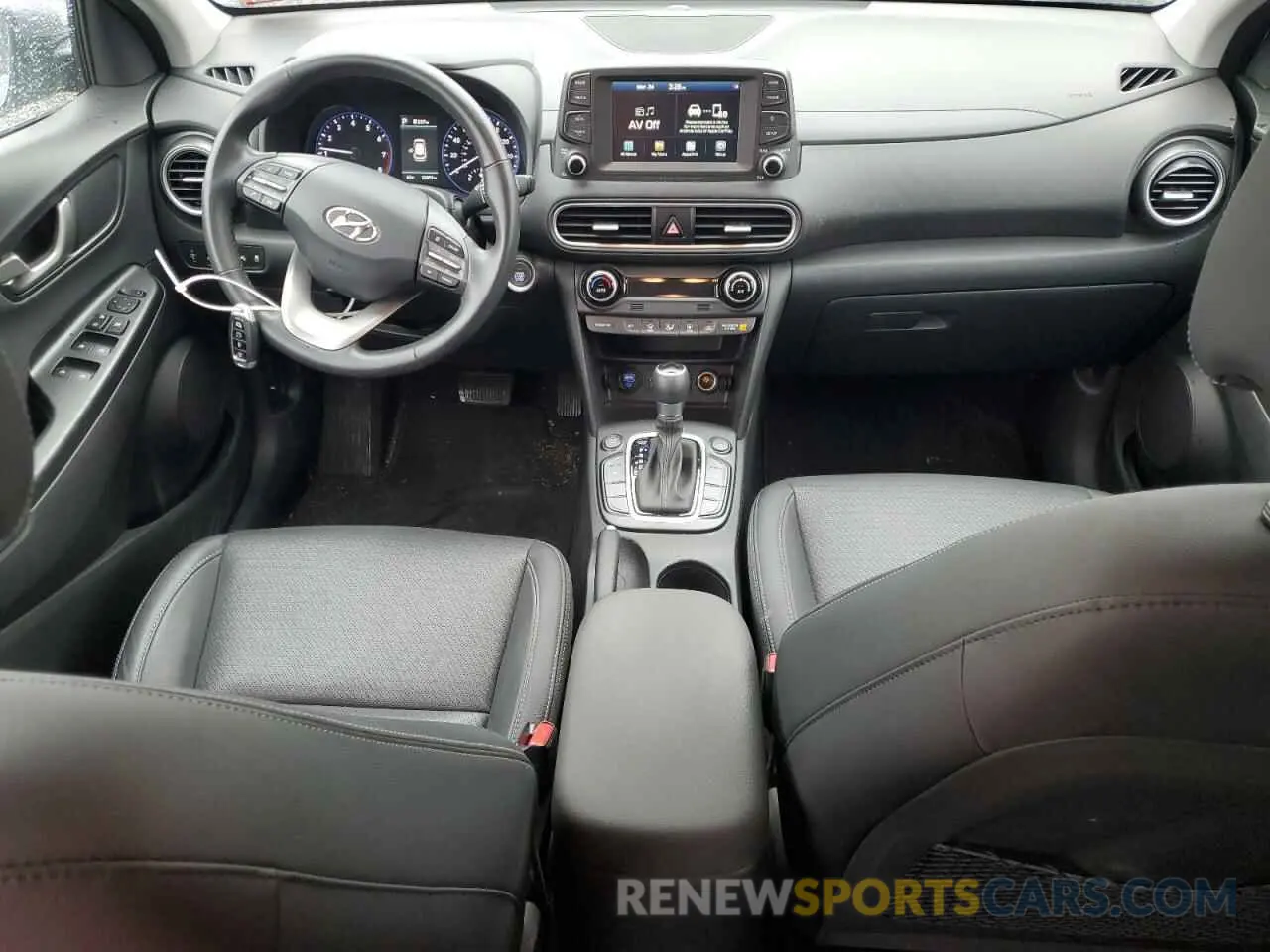8 Photograph of a damaged car KM8K3CA51LU469313 HYUNDAI KONA 2020
