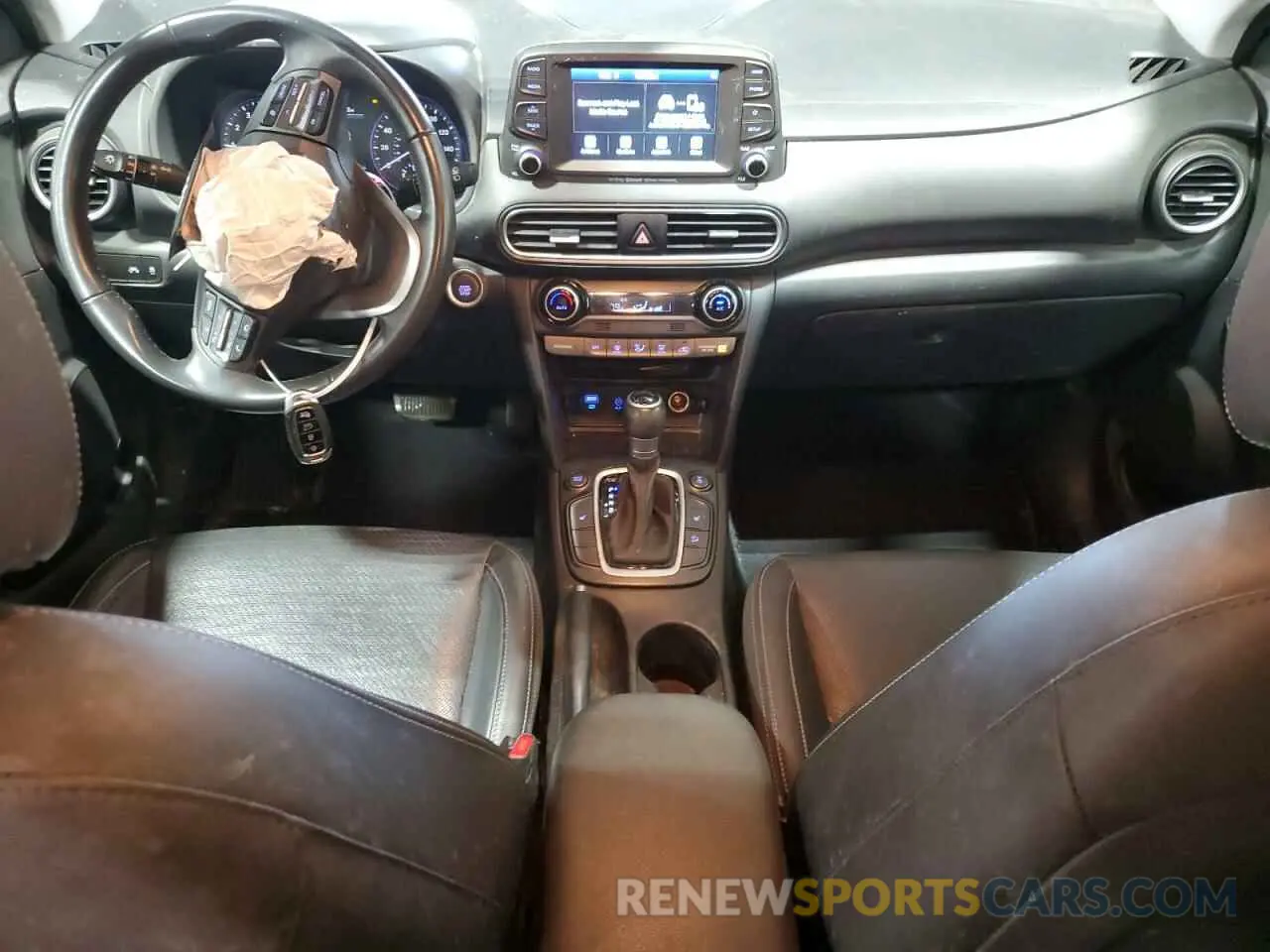 8 Photograph of a damaged car KM8K3CA52LU459888 HYUNDAI KONA 2020