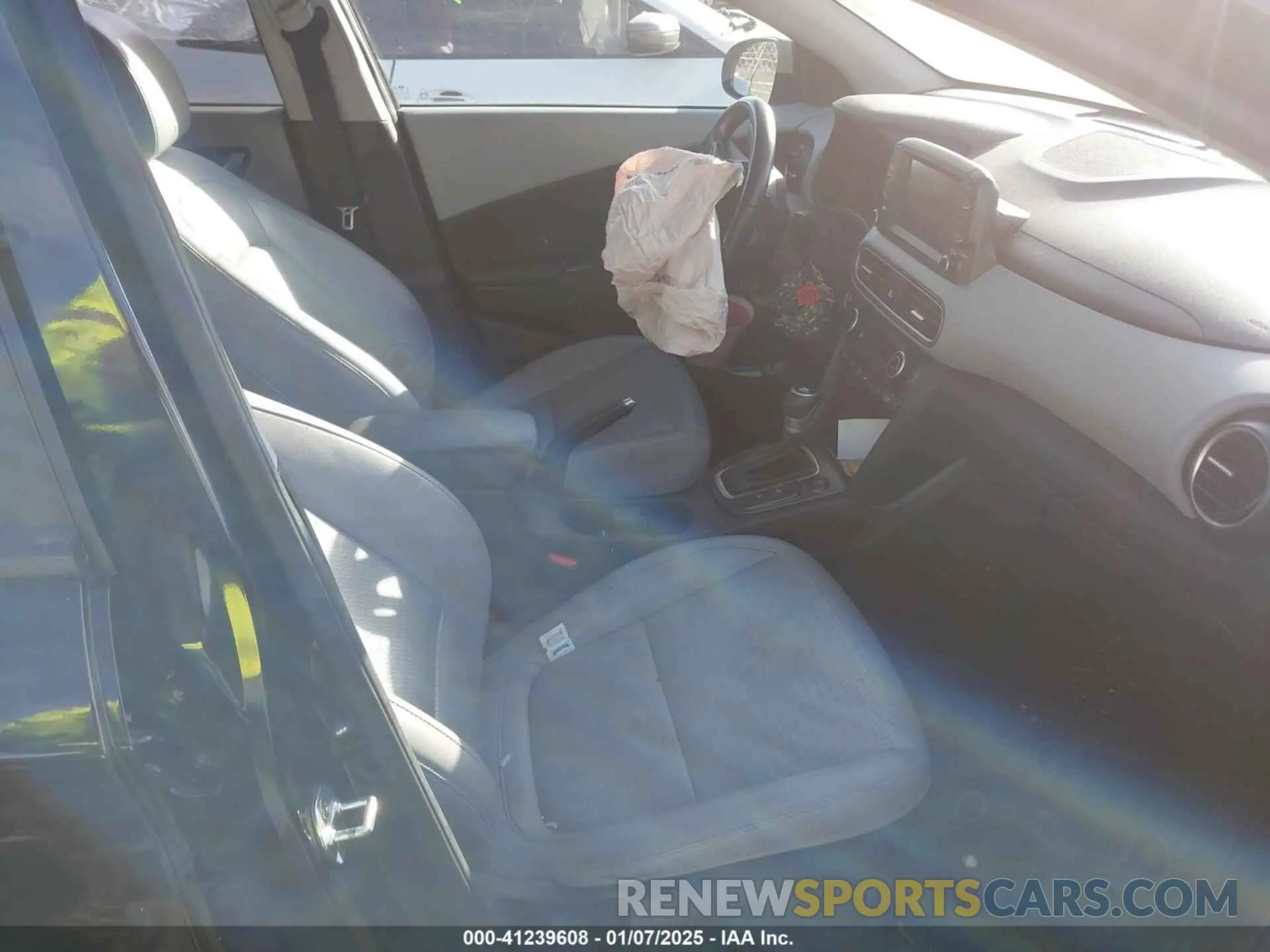 5 Photograph of a damaged car KM8K3CA53LU525591 HYUNDAI KONA 2020