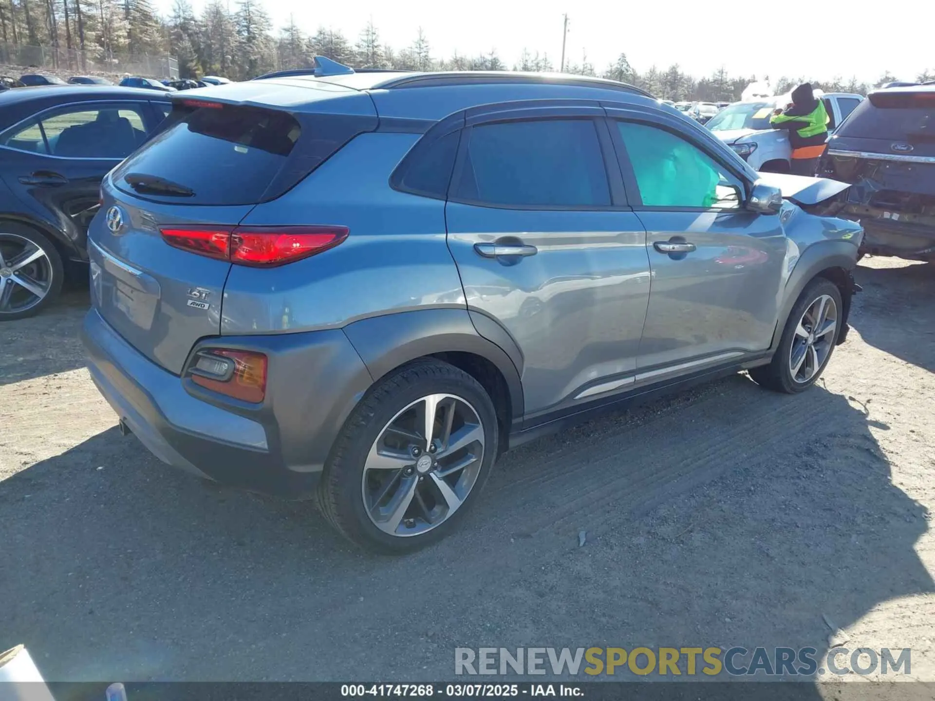 4 Photograph of a damaged car KM8K3CA56LU494806 HYUNDAI KONA 2020
