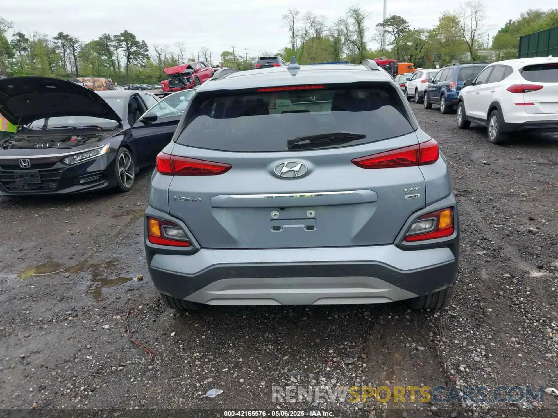 17 Photograph of a damaged car KM8K3CA5XLU396152 HYUNDAI KONA 2020