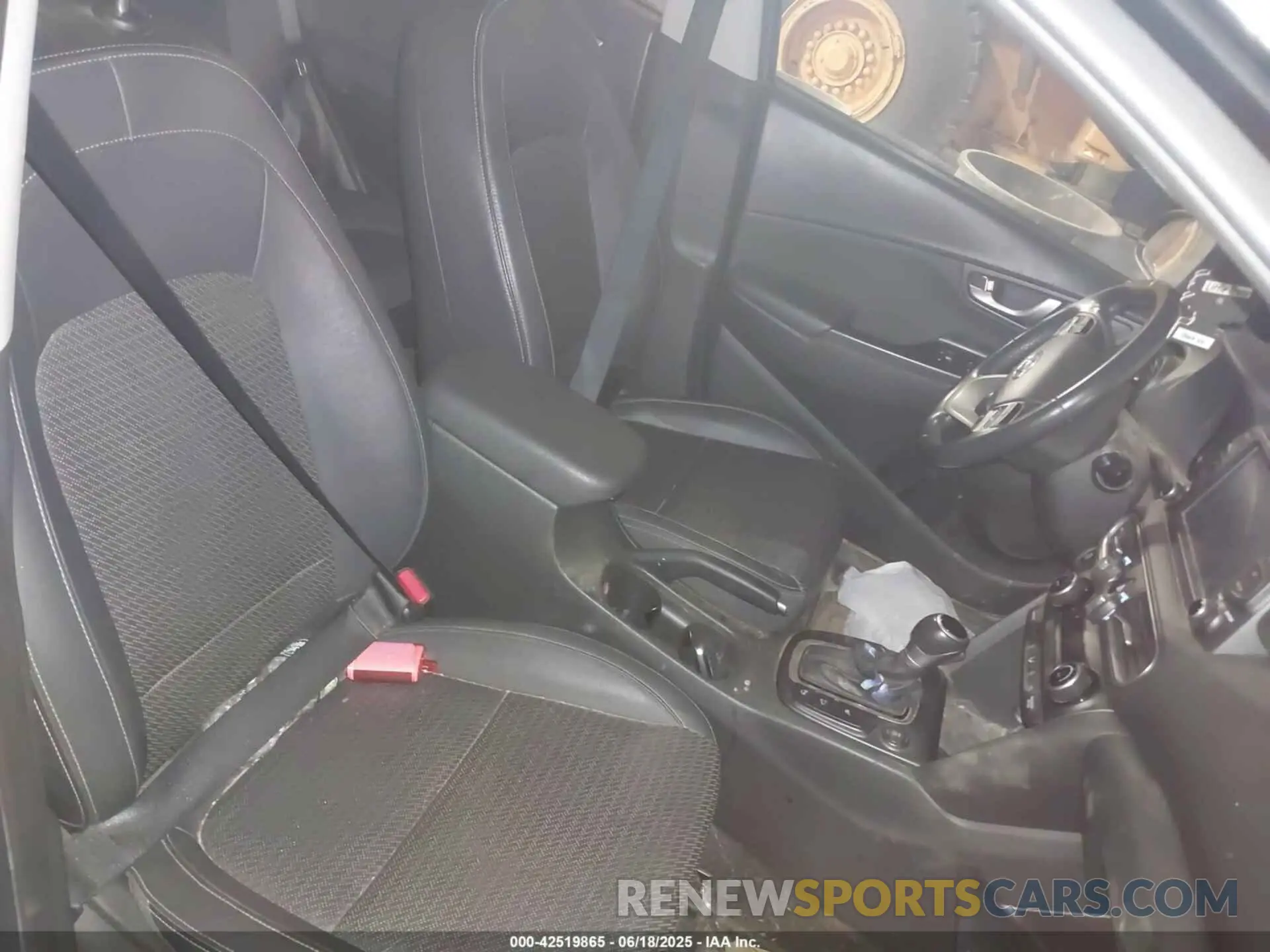 5 Photograph of a damaged car KM8K5CA52LU523986 HYUNDAI KONA 2020