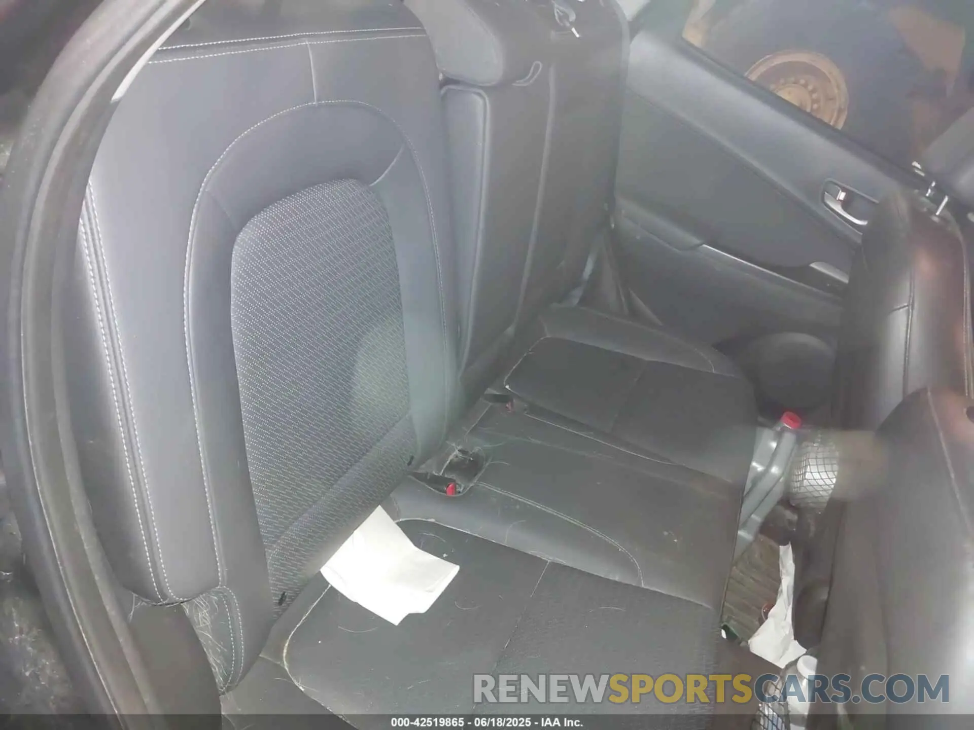 8 Photograph of a damaged car KM8K5CA52LU523986 HYUNDAI KONA 2020