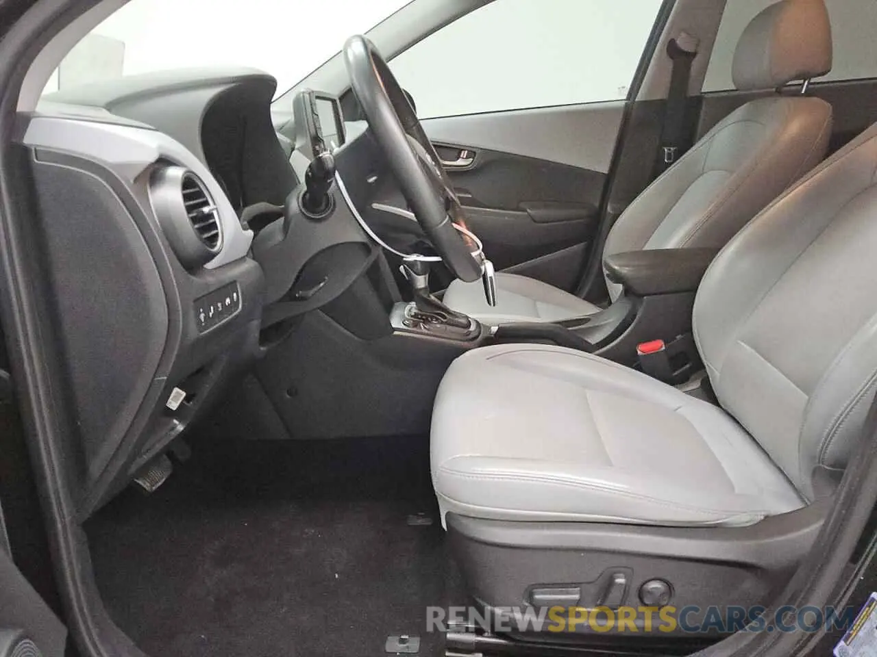 7 Photograph of a damaged car KM8K5CA53LU522829 HYUNDAI KONA 2020