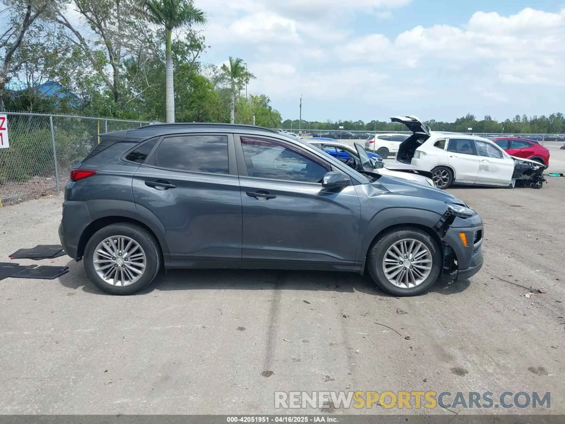 13 Photograph of a damaged car KM8K62AA2LU425089 HYUNDAI KONA 2020