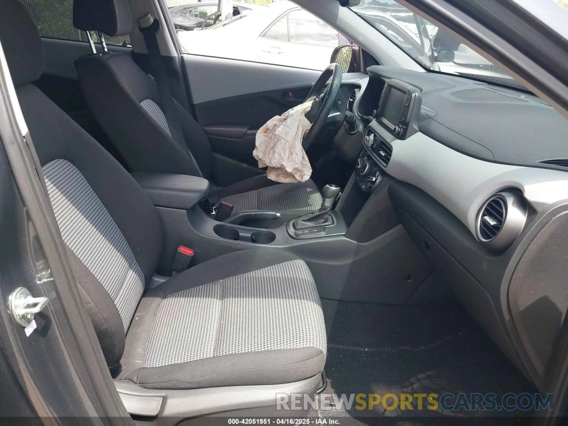 5 Photograph of a damaged car KM8K62AA2LU425089 HYUNDAI KONA 2020