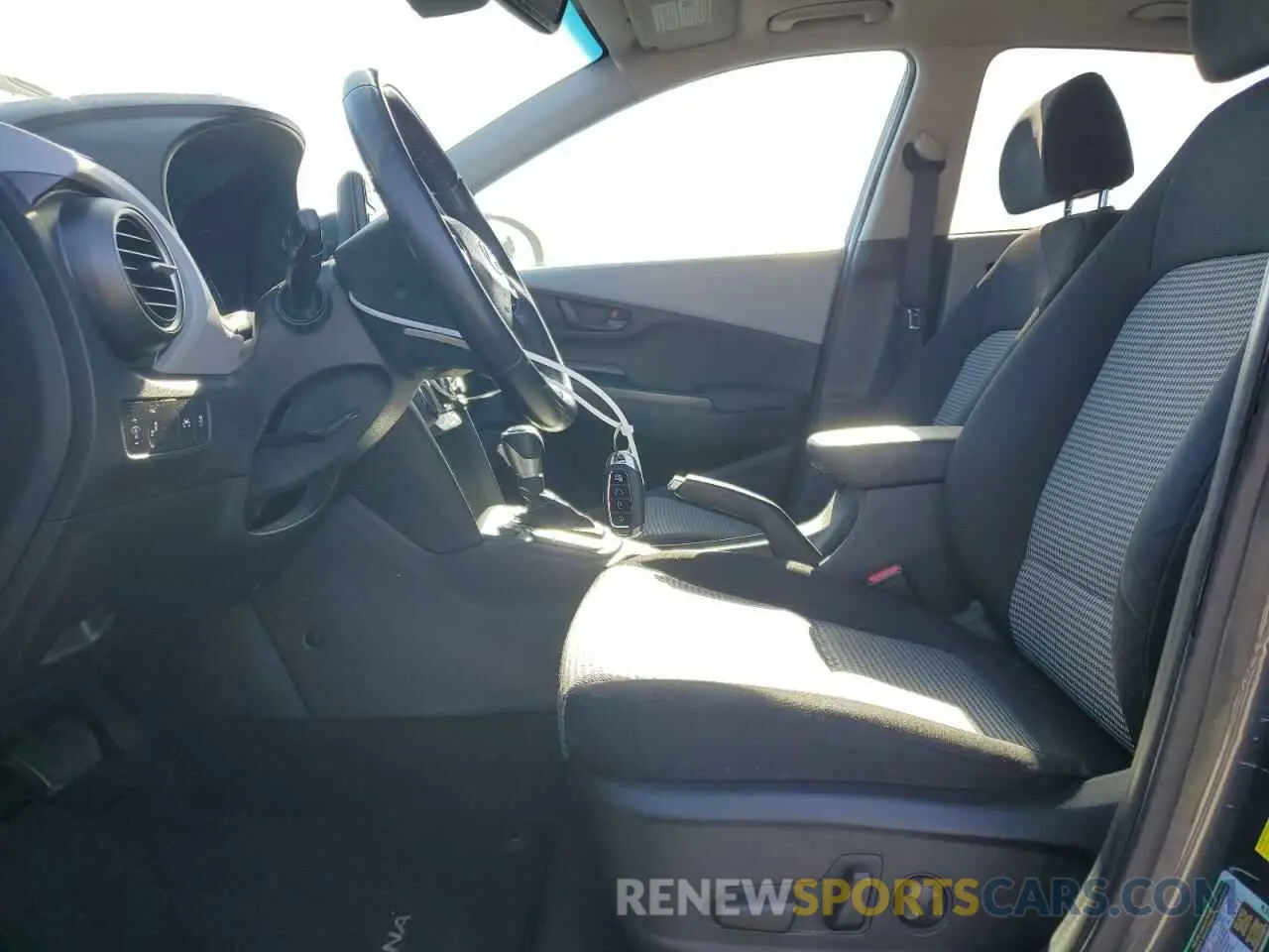 7 Photograph of a damaged car KM8K62AA4LU427281 HYUNDAI KONA 2020