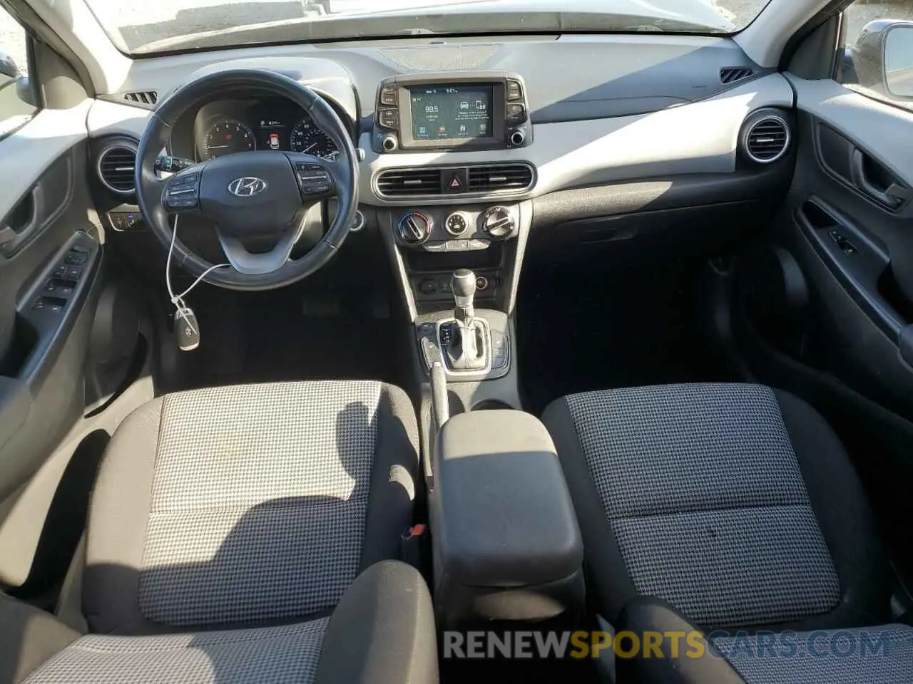 8 Photograph of a damaged car KM8K62AA4LU427281 HYUNDAI KONA 2020
