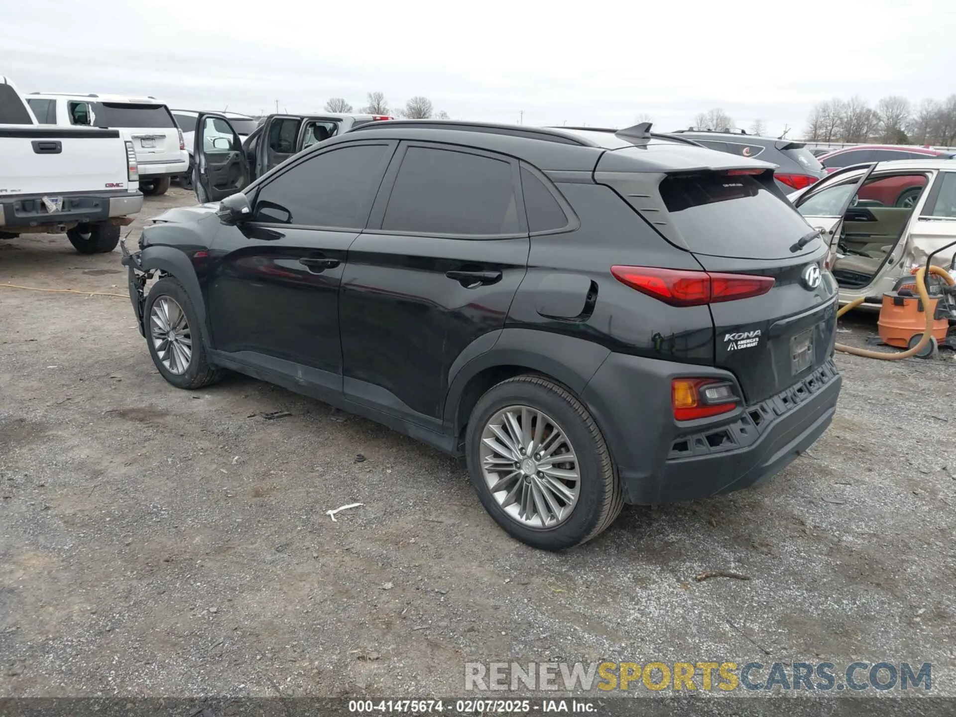 3 Photograph of a damaged car KM8K62AA4LU428995 HYUNDAI KONA 2020