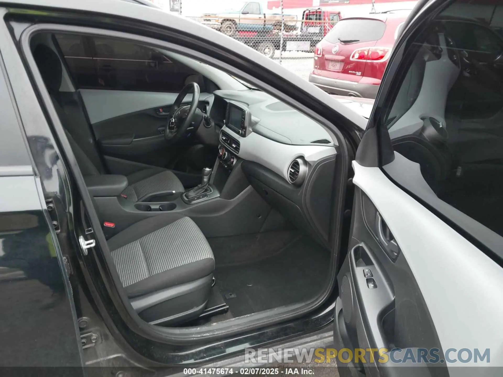 5 Photograph of a damaged car KM8K62AA4LU428995 HYUNDAI KONA 2020