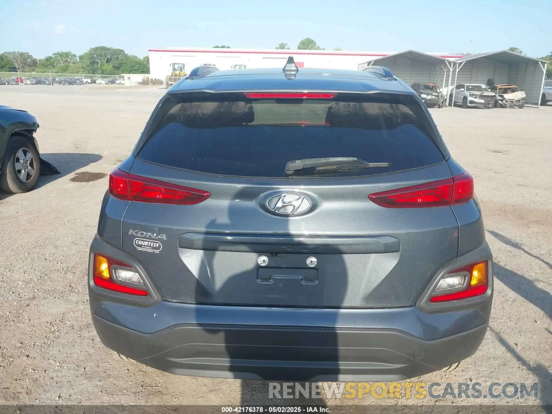 17 Photograph of a damaged car KM8K62AA4LU446610 HYUNDAI KONA 2020