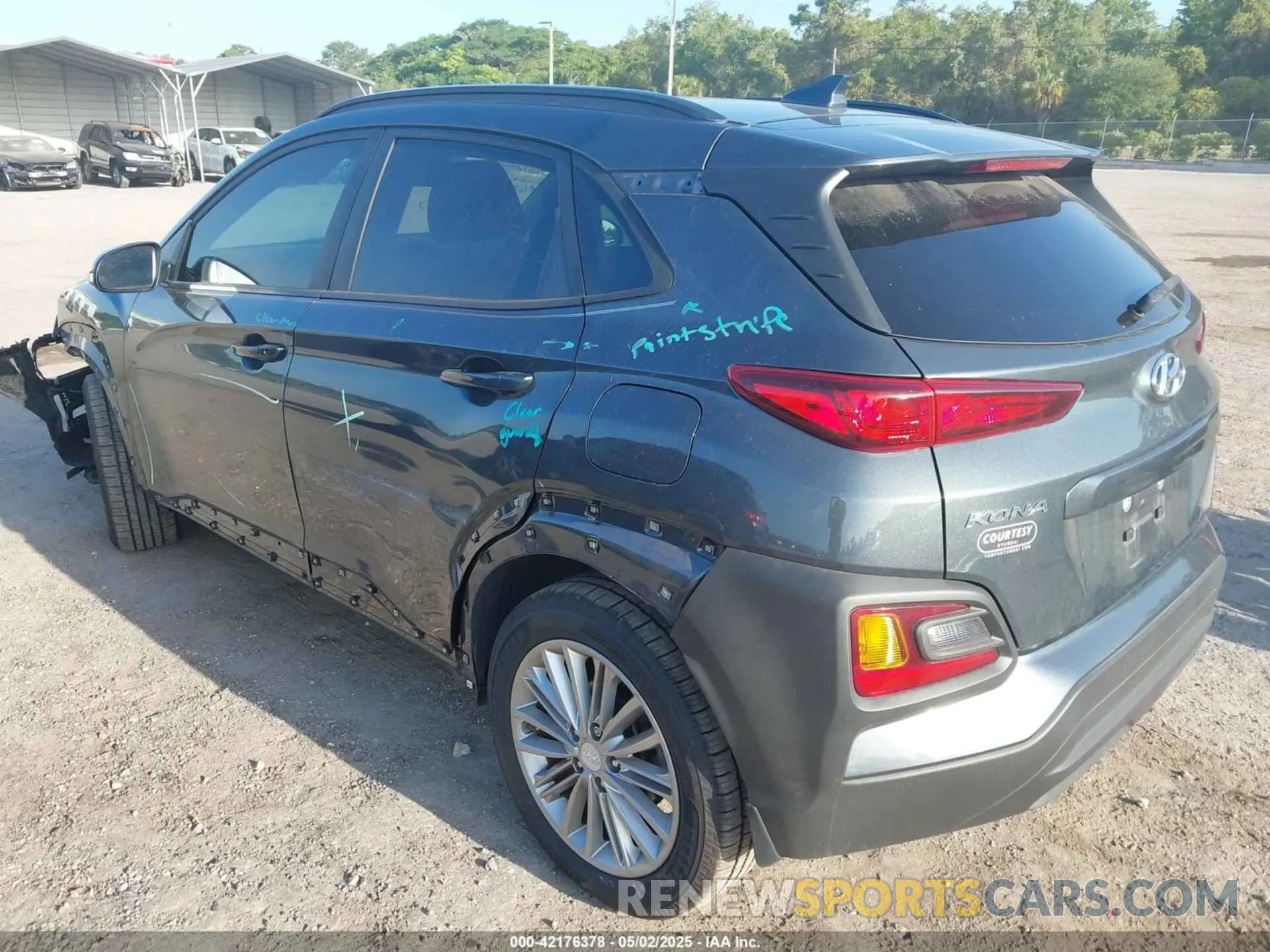3 Photograph of a damaged car KM8K62AA4LU446610 HYUNDAI KONA 2020