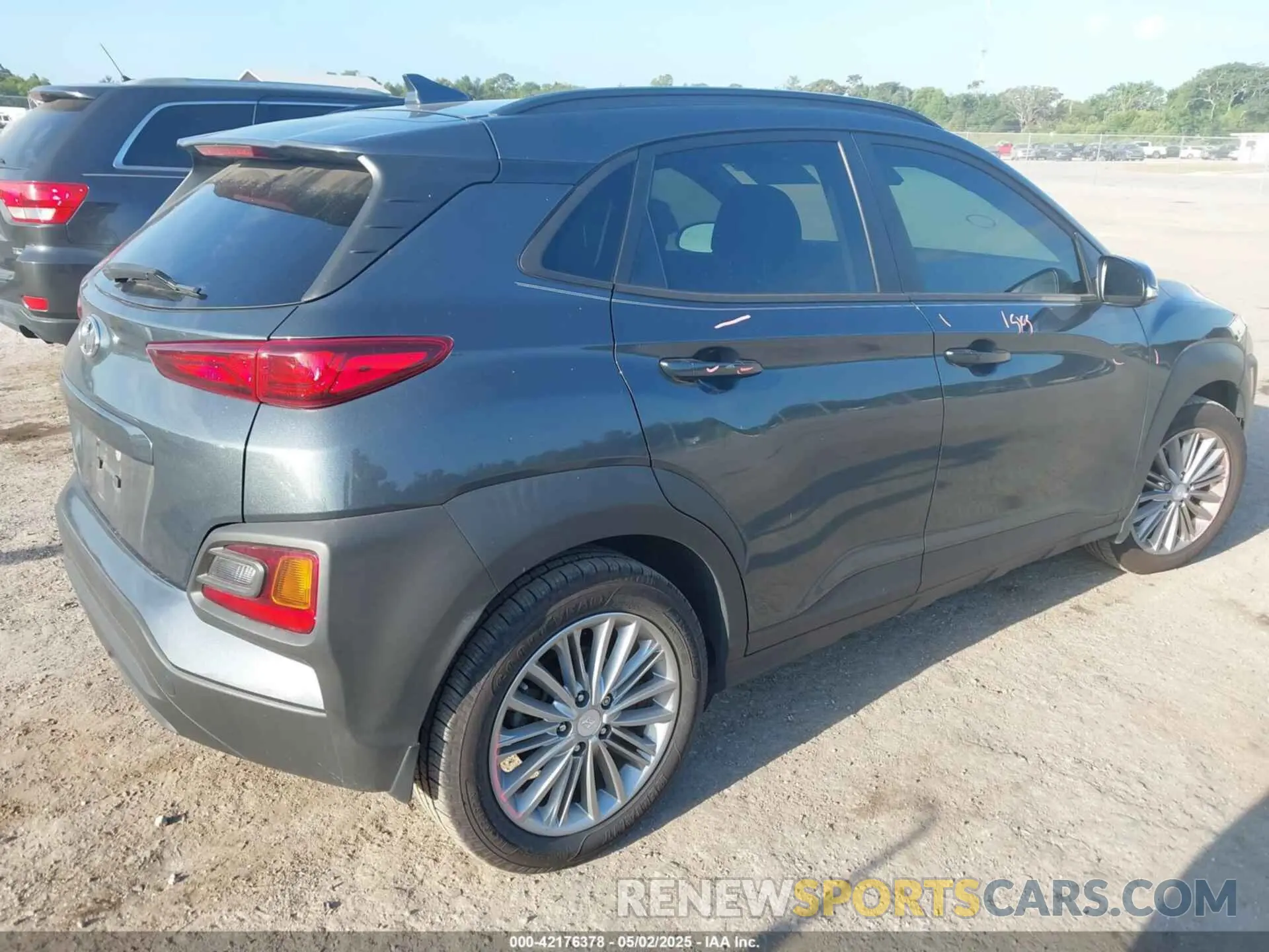 4 Photograph of a damaged car KM8K62AA4LU446610 HYUNDAI KONA 2020