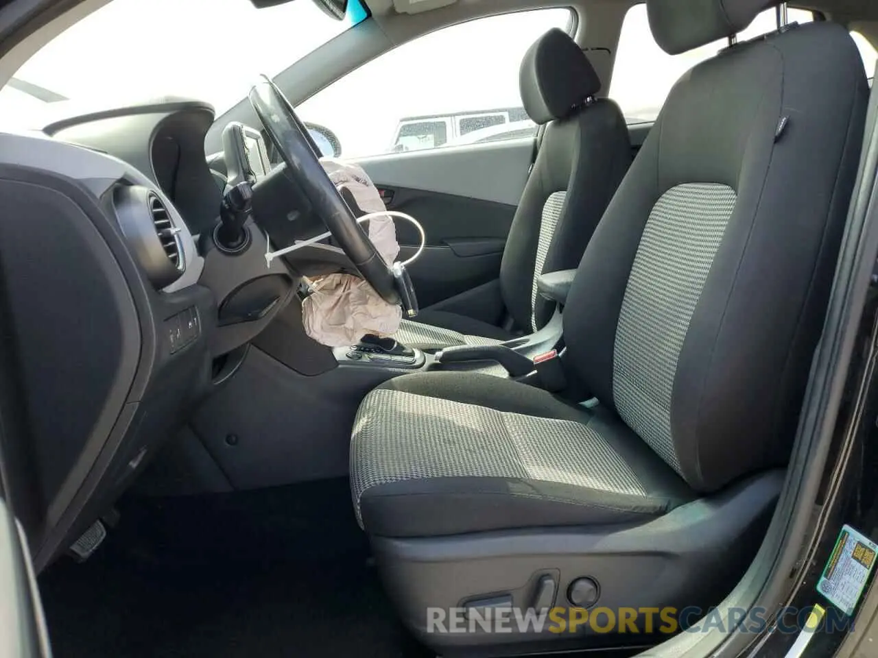 7 Photograph of a damaged car KM8K62AA6LU454966 HYUNDAI KONA 2020