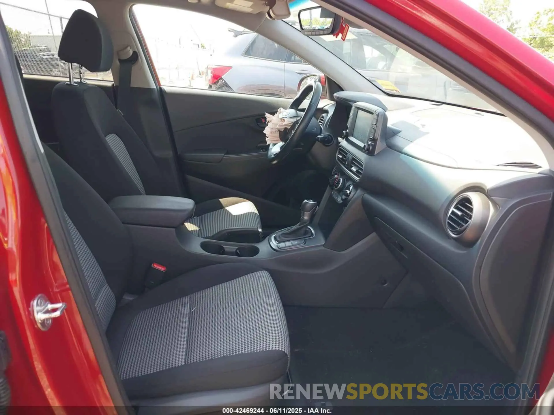 5 Photograph of a damaged car KM8K62AA7LU478483 HYUNDAI KONA 2020