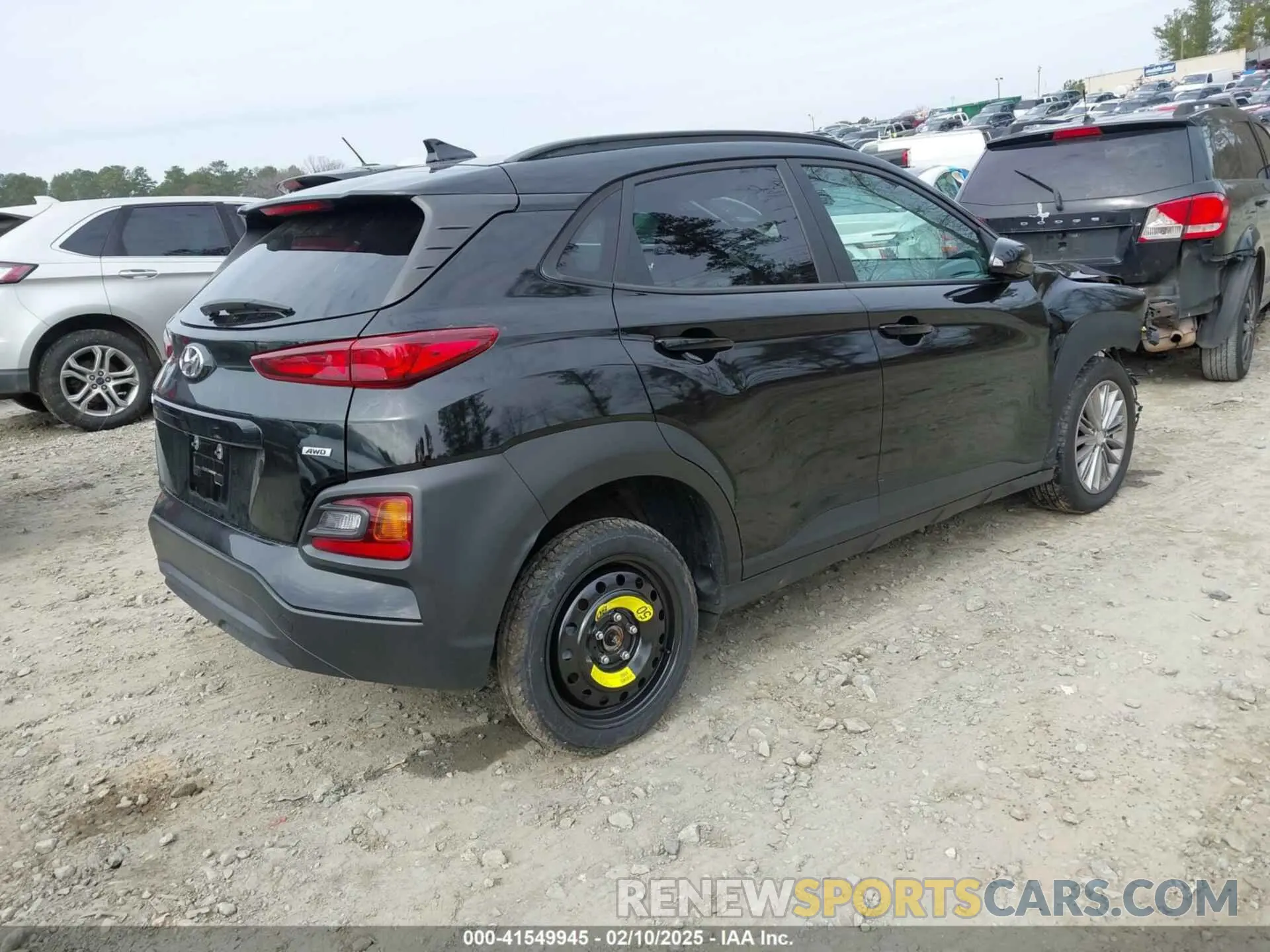 4 Photograph of a damaged car KM8K6CAA0LU512429 HYUNDAI KONA 2020