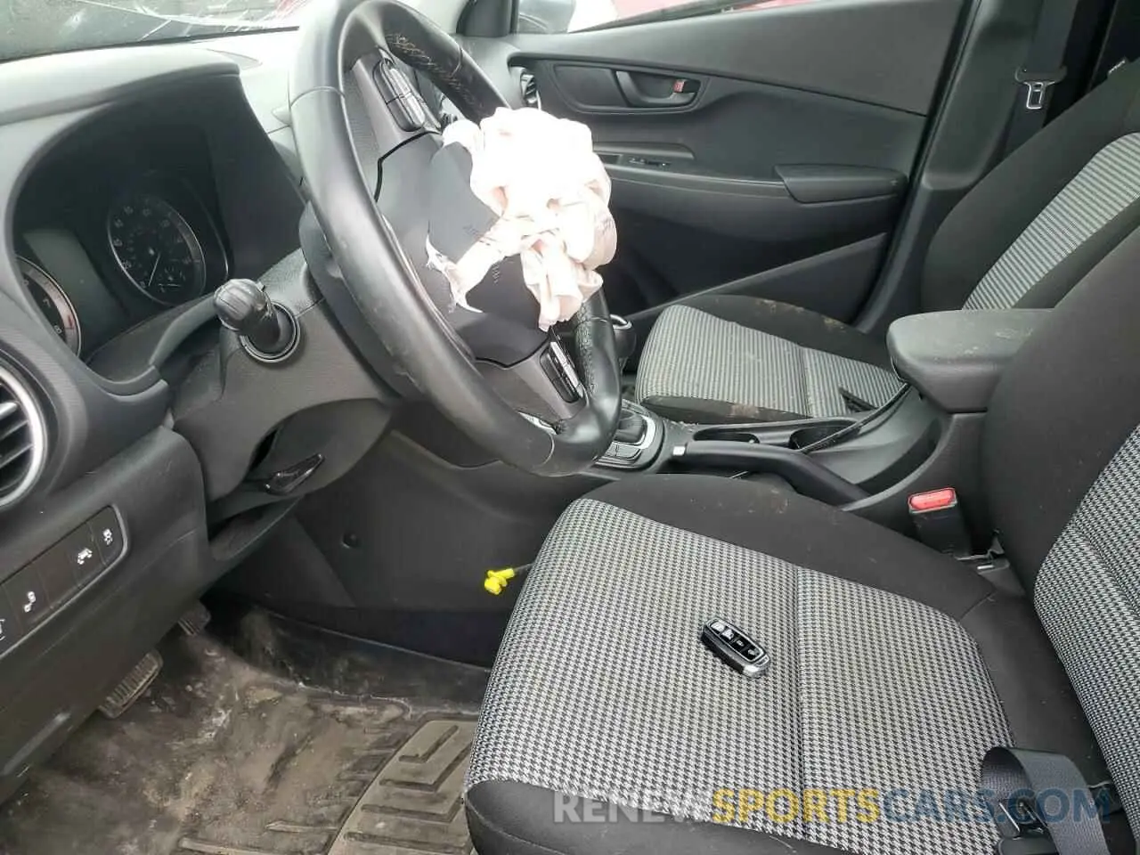 7 Photograph of a damaged car KM8K6CAA2LU546887 HYUNDAI KONA 2020