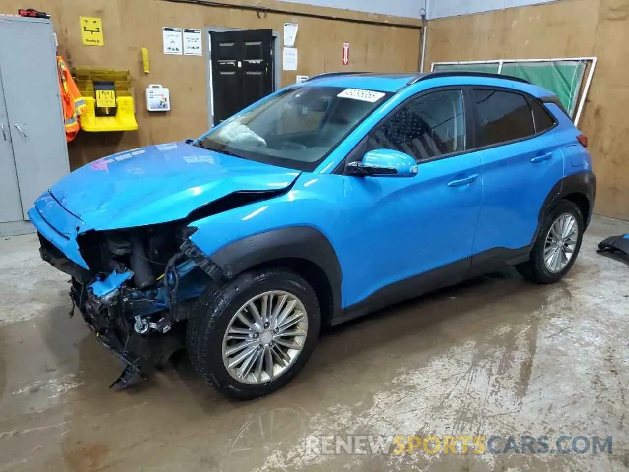 1 Photograph of a damaged car KM8K6CAA3LU513025 HYUNDAI KONA 2020