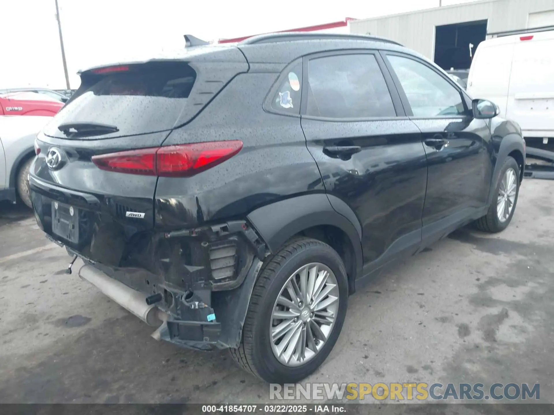 4 Photograph of a damaged car KM8K6CAA5LU520185 HYUNDAI KONA 2020