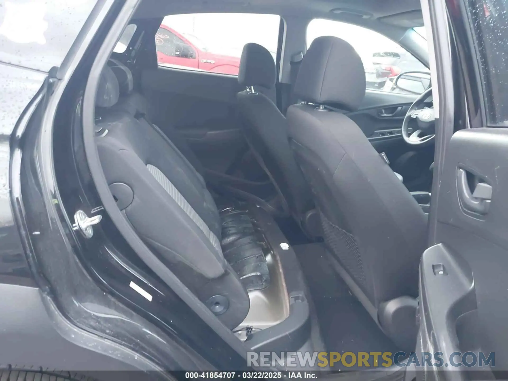 8 Photograph of a damaged car KM8K6CAA5LU520185 HYUNDAI KONA 2020